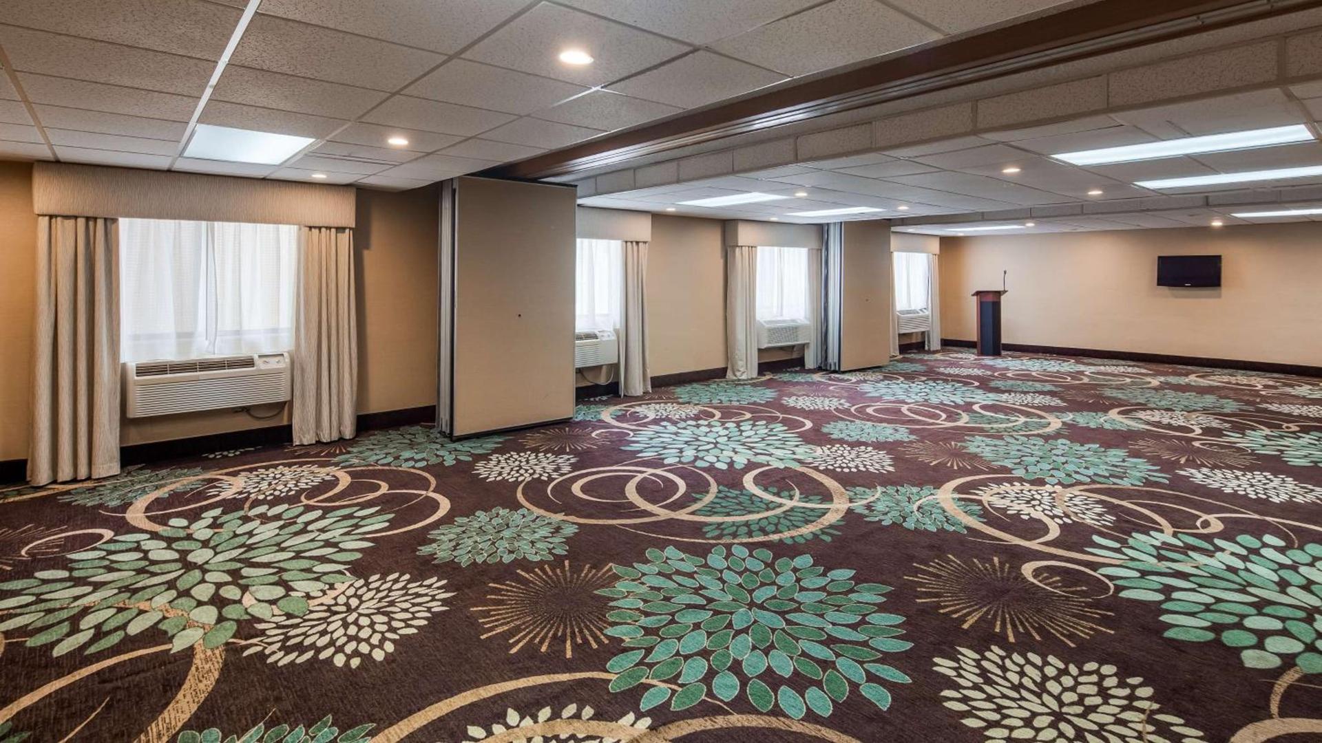 Best Western Detroit Livonia photo 8
