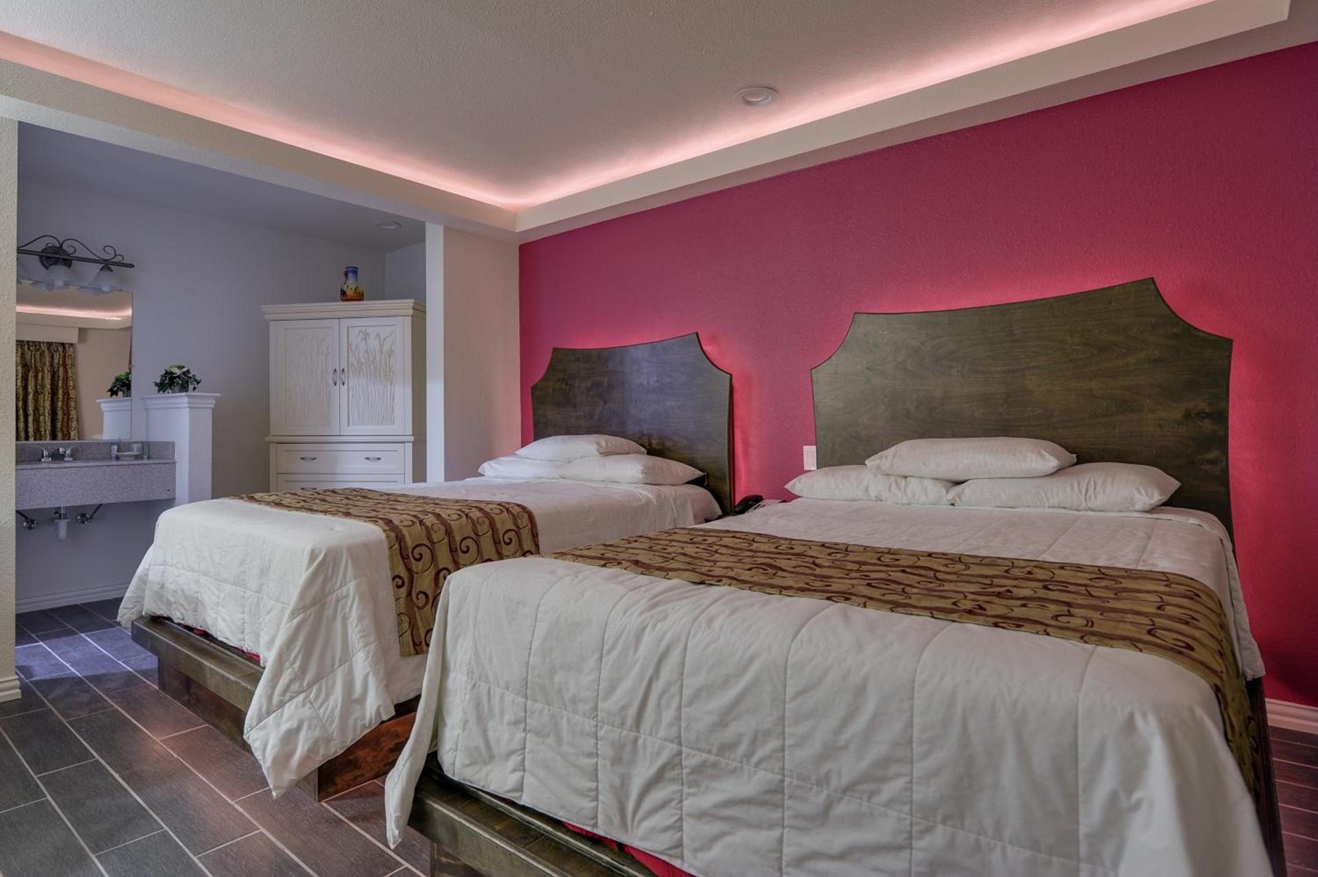 Romantic Inn & Suites photo 29