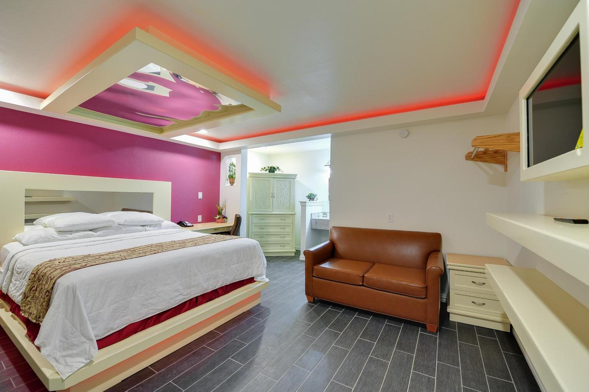 Romantic Inn & Suites photo 15