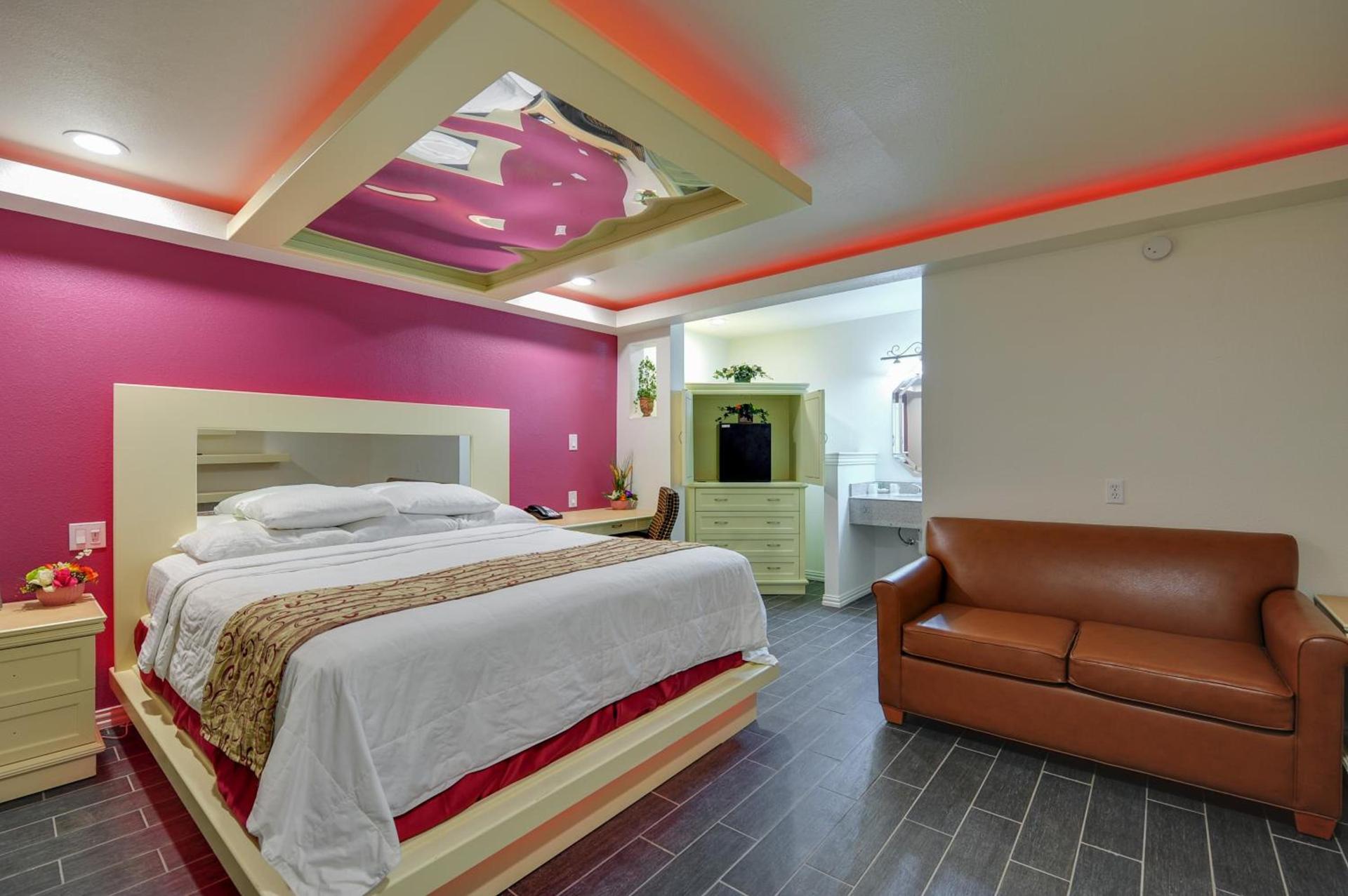 Romantic Inn & Suites photo 23