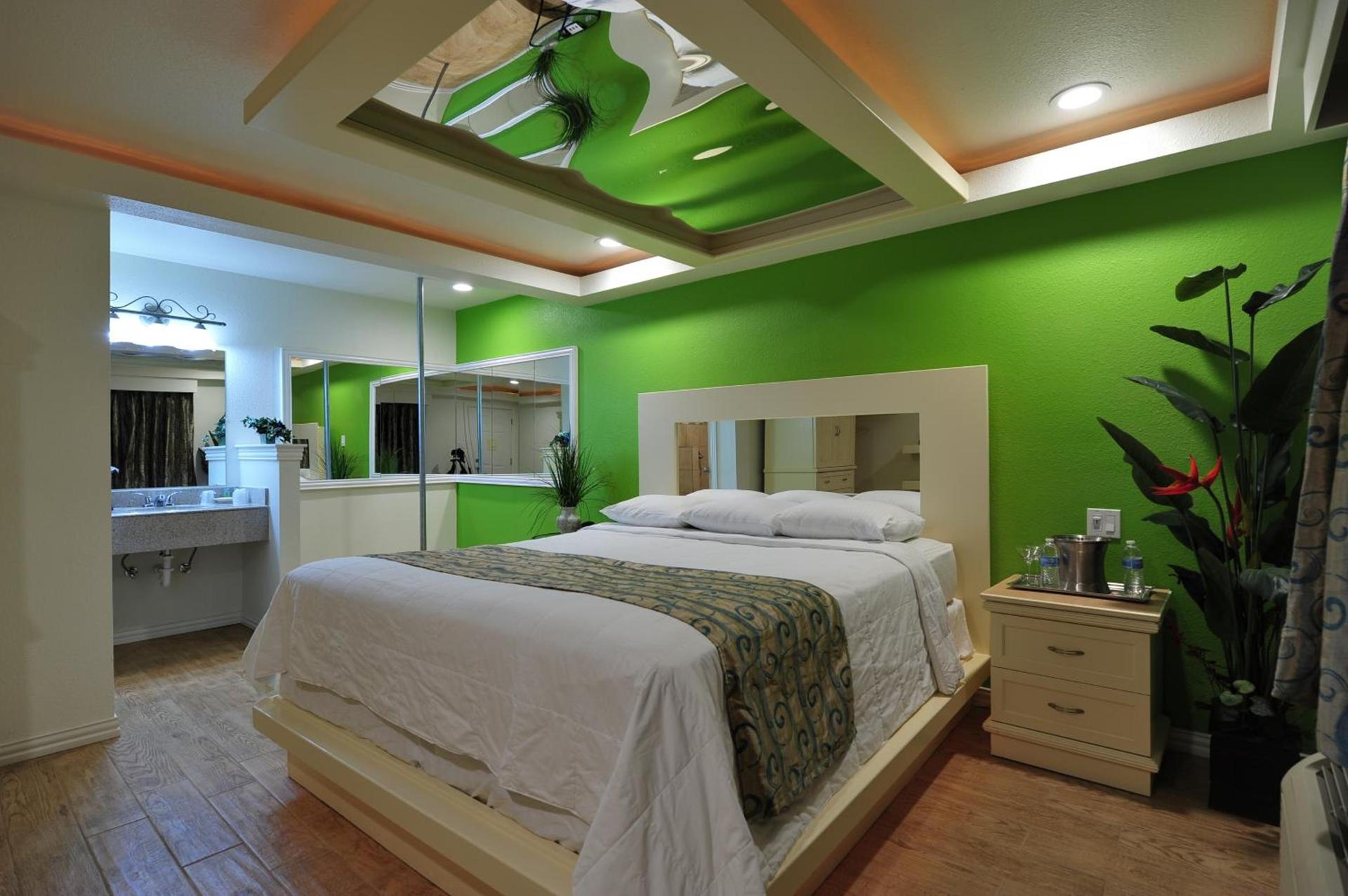 Romantic Inn & Suites photo 24