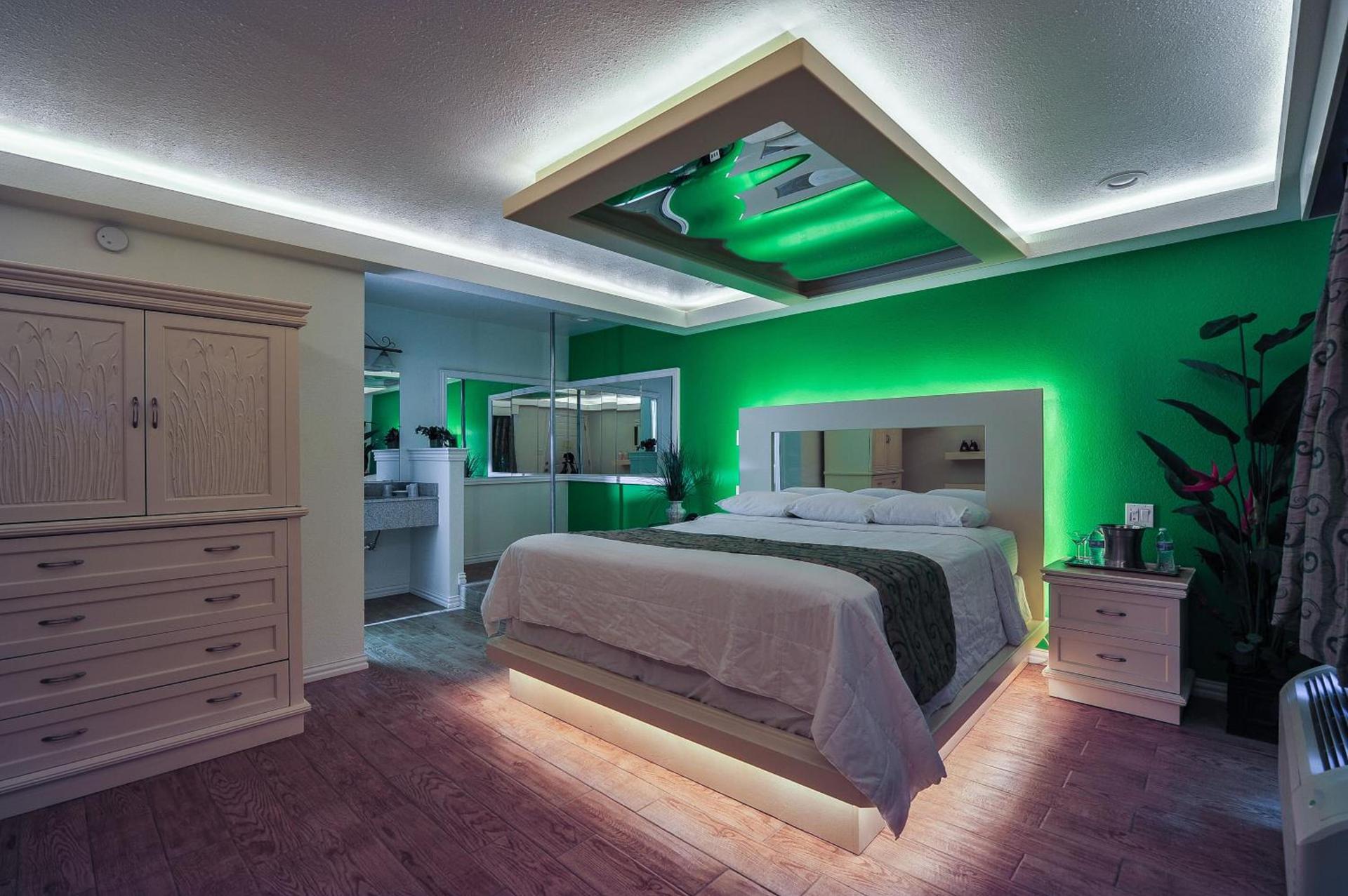 Romantic Inn & Suites photo 8