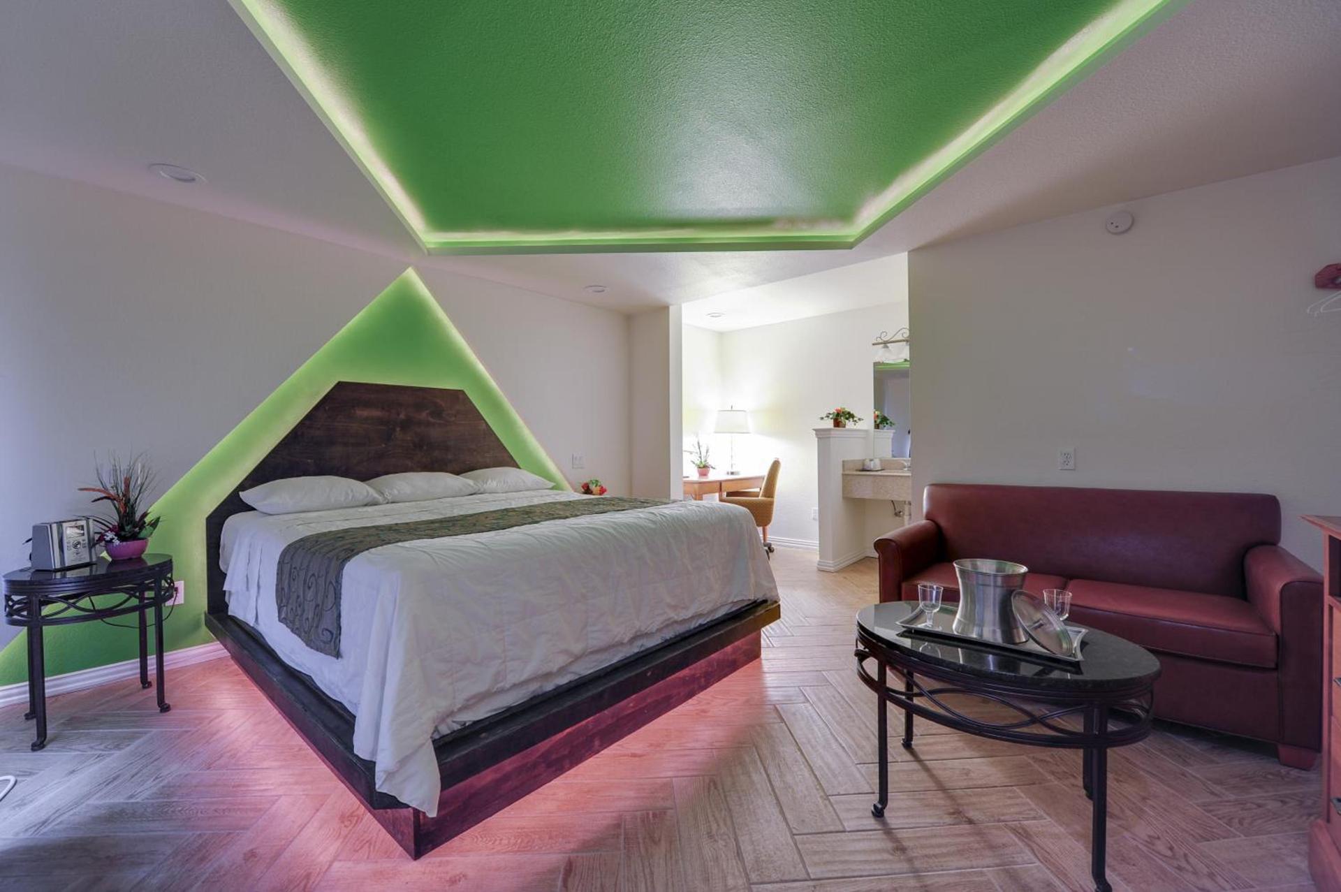 Romantic Inn & Suites photo 9