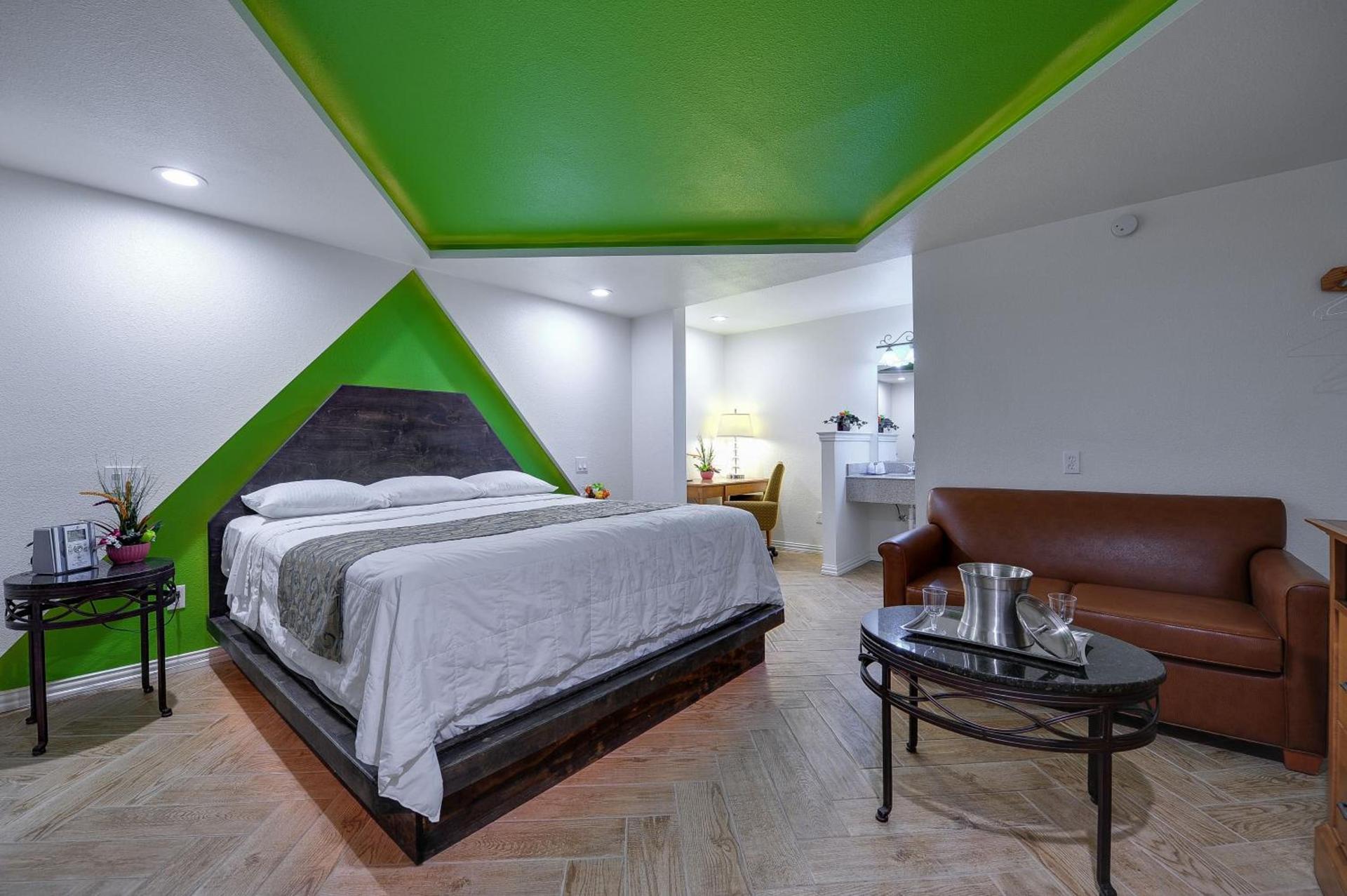 Romantic Inn & Suites photo 22