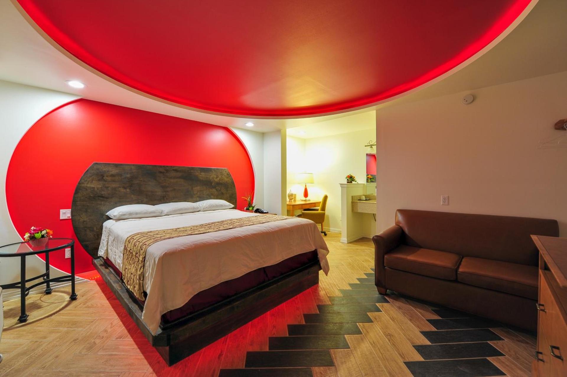 Romantic Inn & Suites photo 11