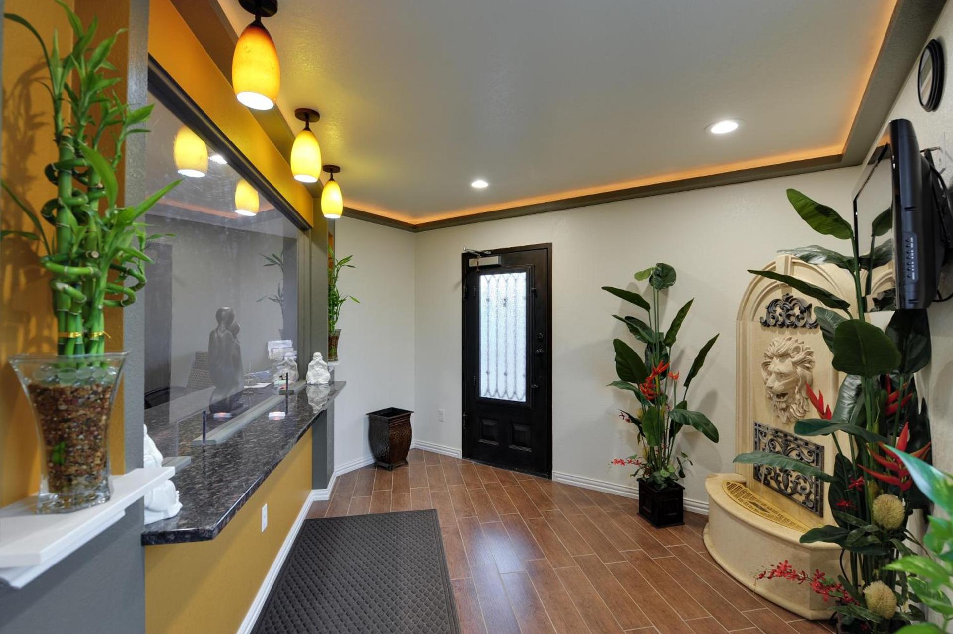 Romantic Inn & Suites photo 2