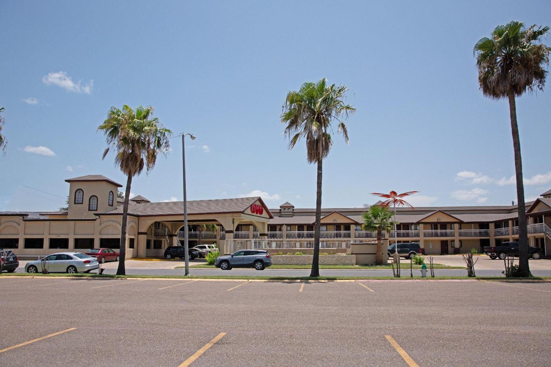 OYO Hotel McAllen Airport South photo 13