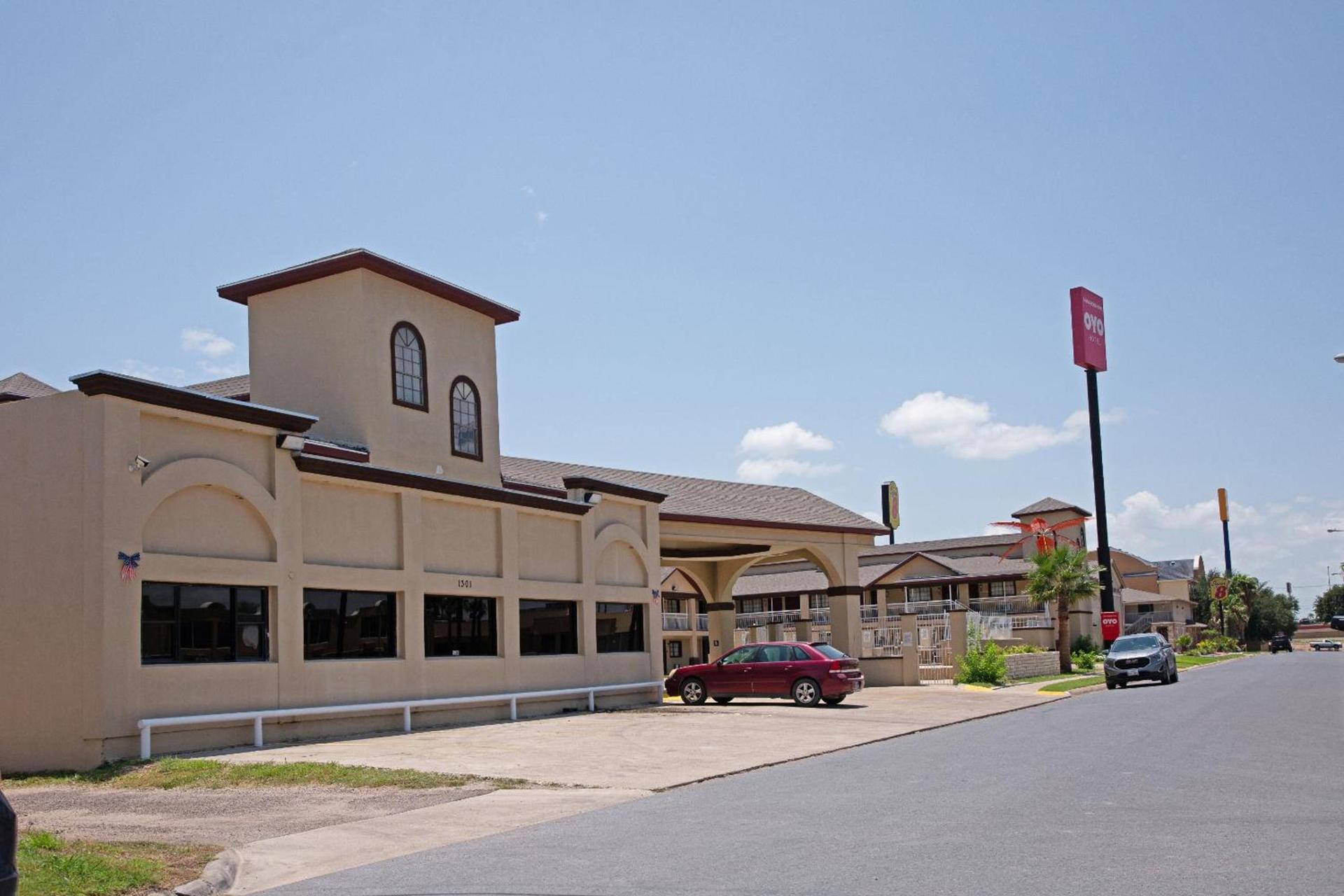 OYO Hotel McAllen Airport South photo 10