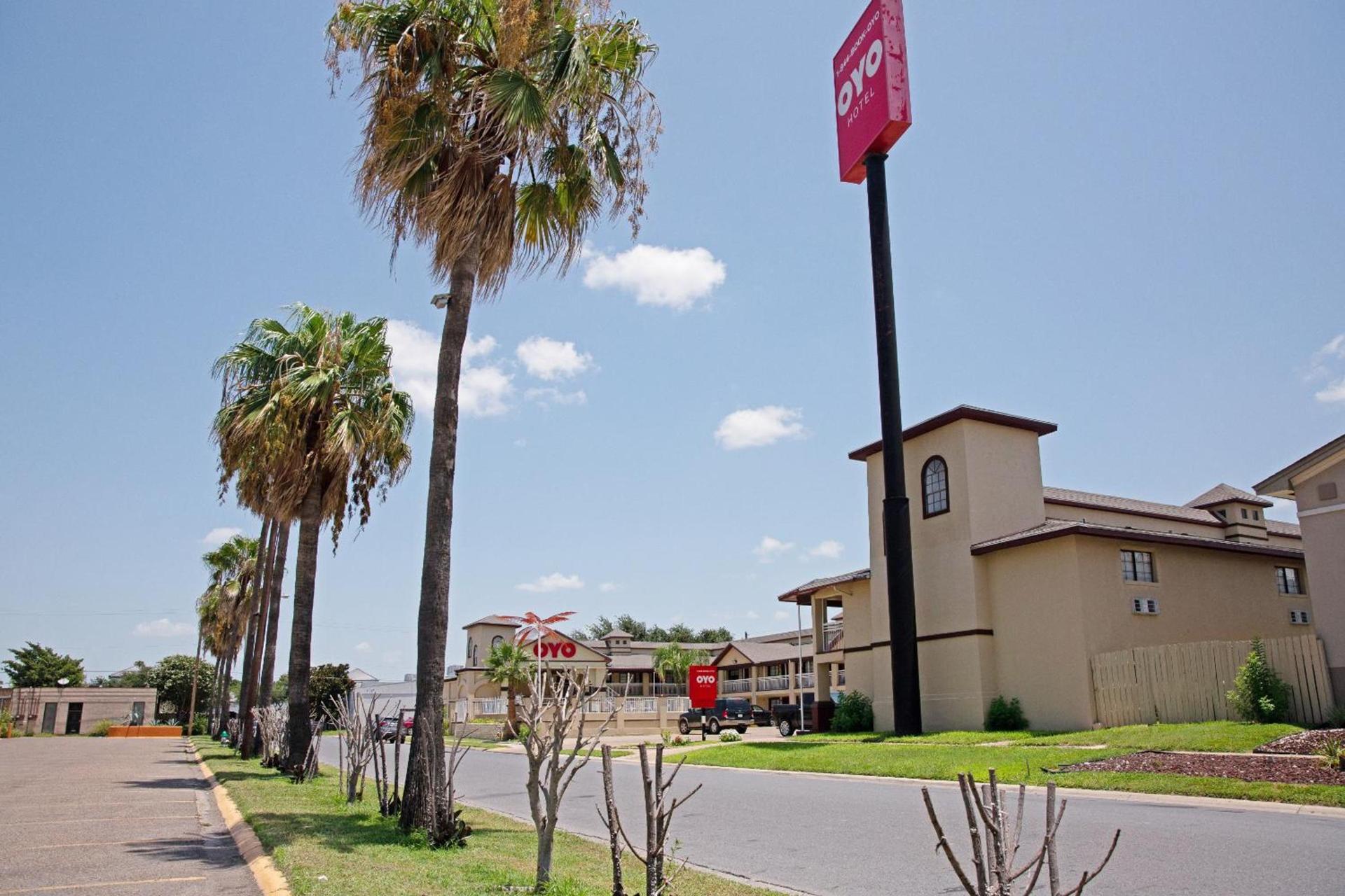 OYO Hotel McAllen Airport South photo 12