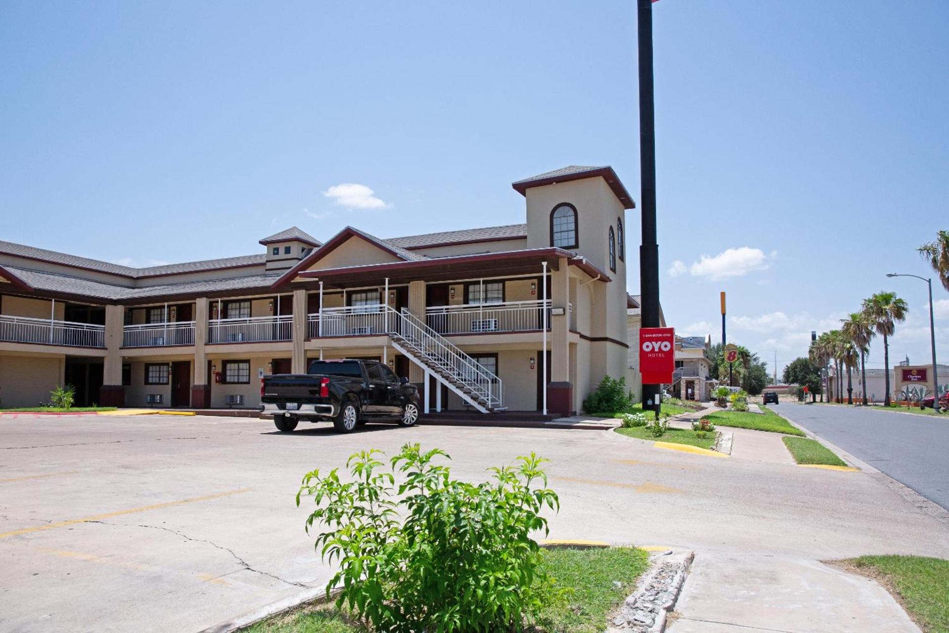OYO Hotel McAllen Airport South photo 2