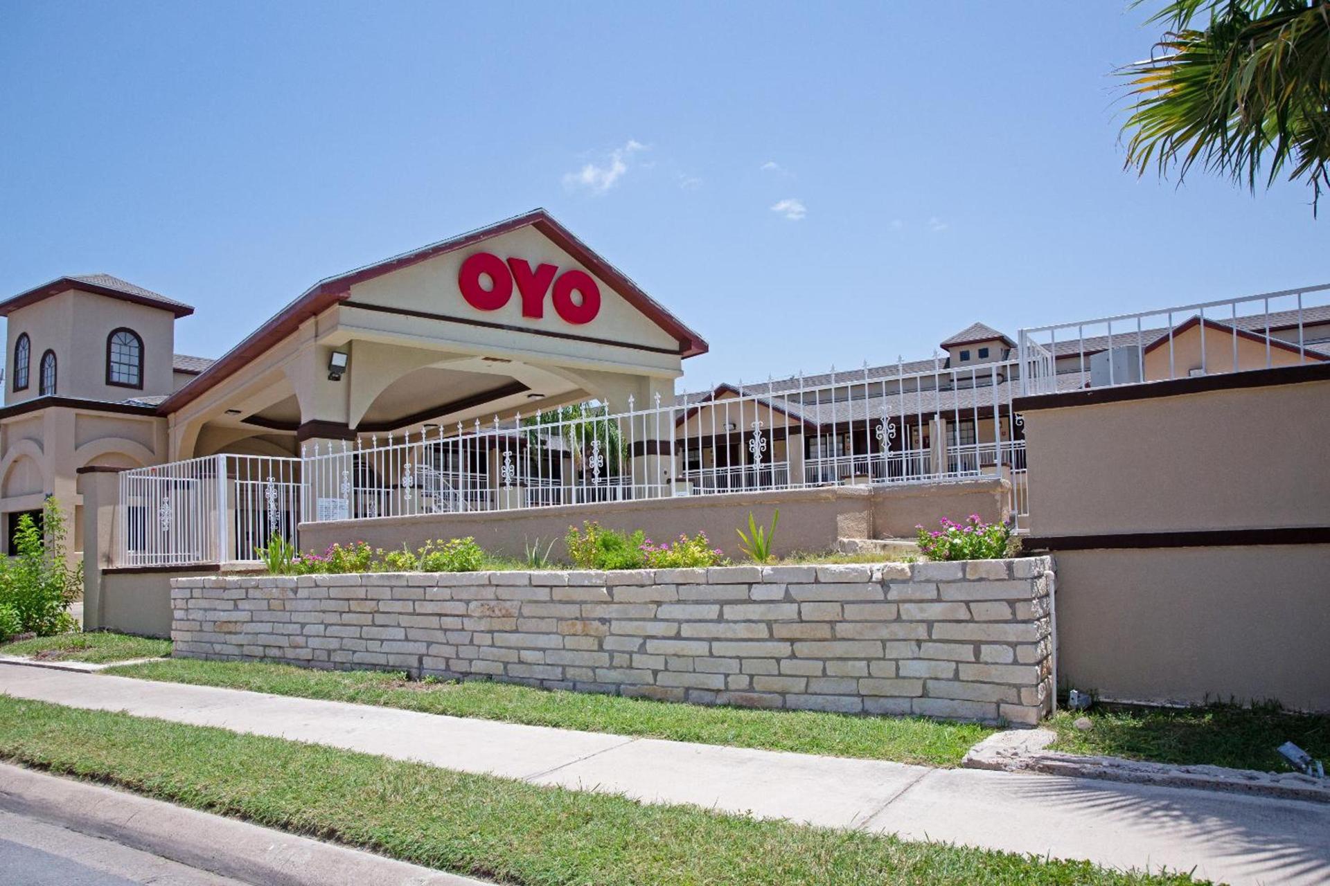 OYO Hotel McAllen Airport South photo 7