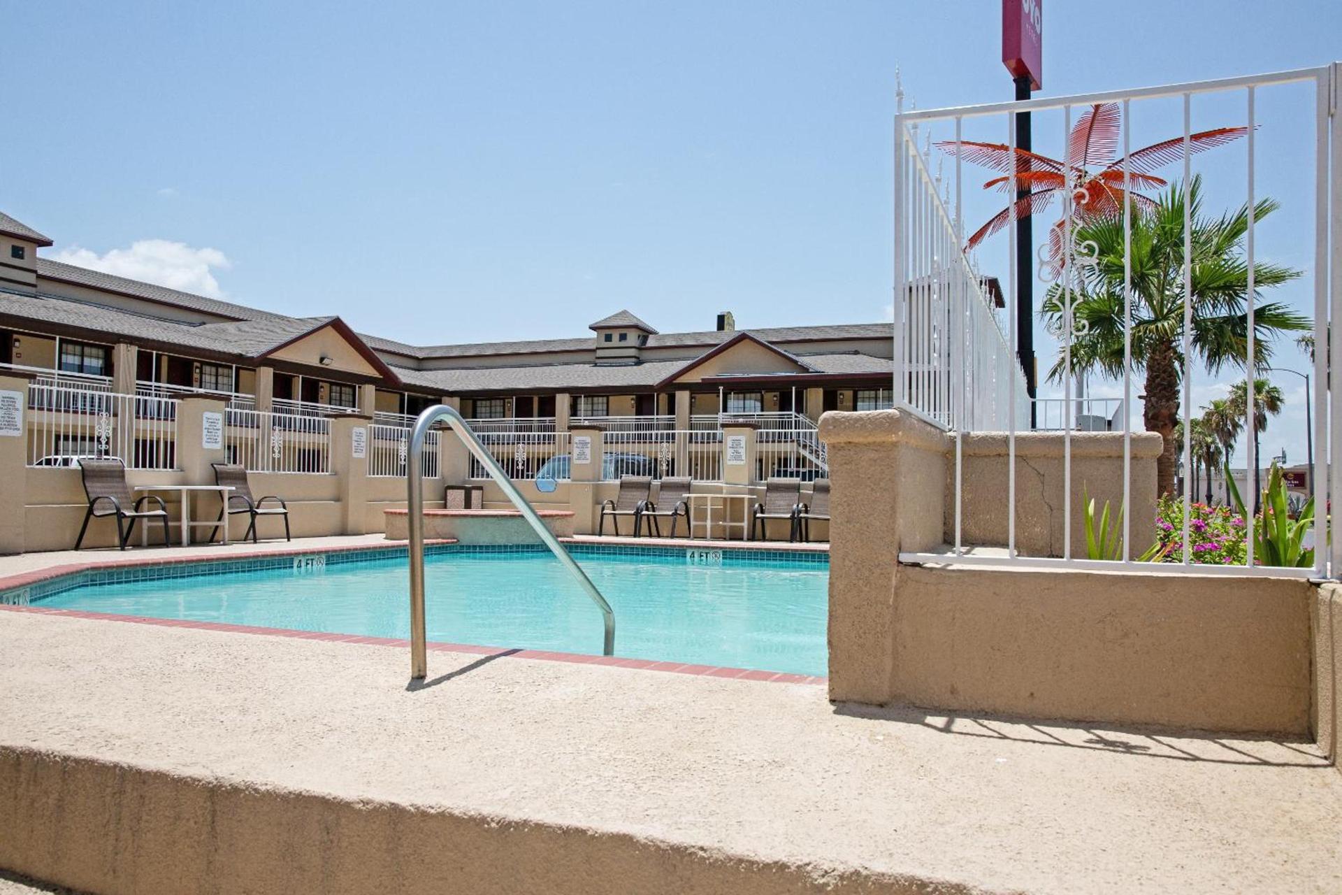 OYO Hotel McAllen Airport South photo 21