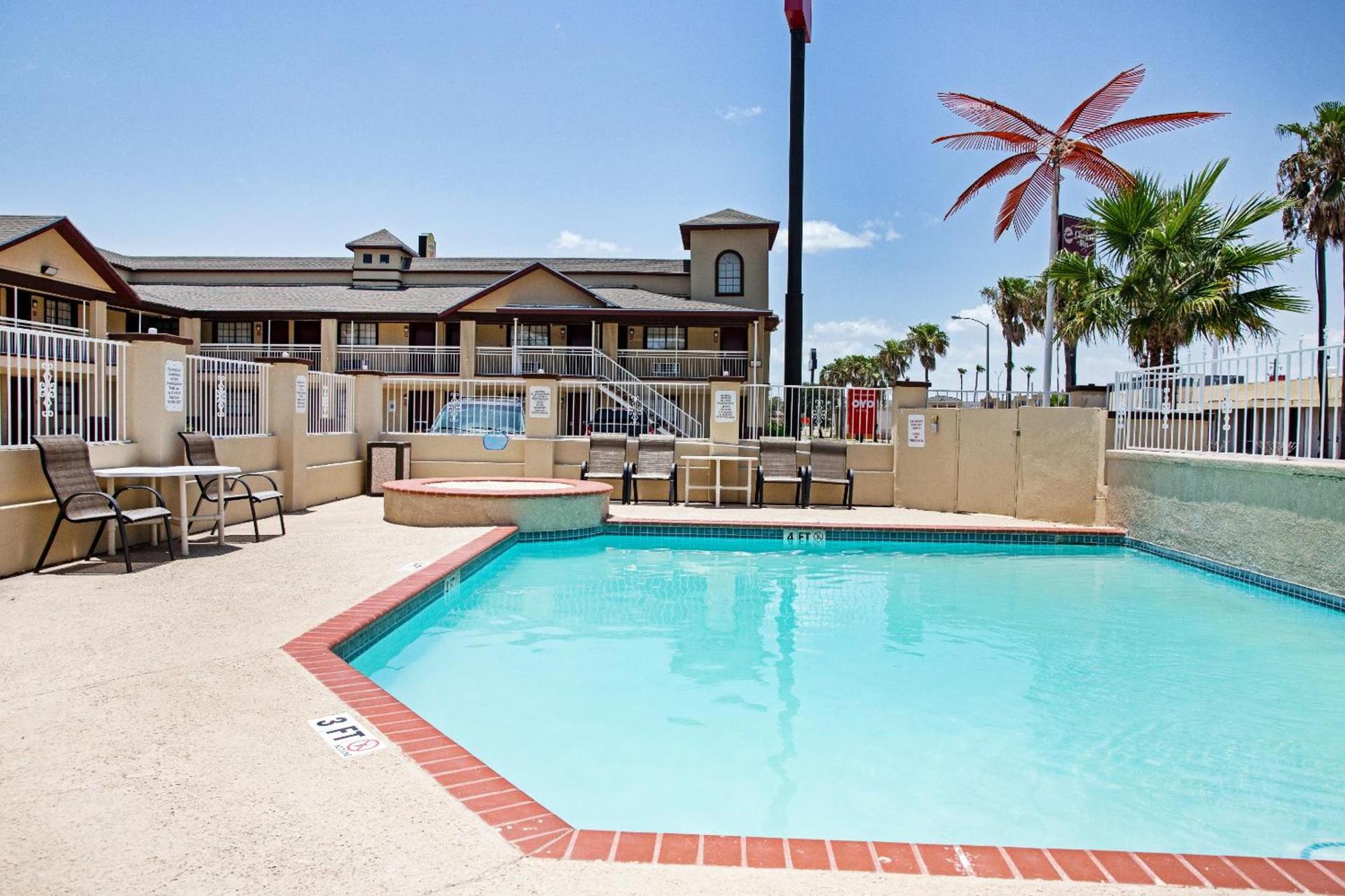 OYO Hotel McAllen Airport South photo 20