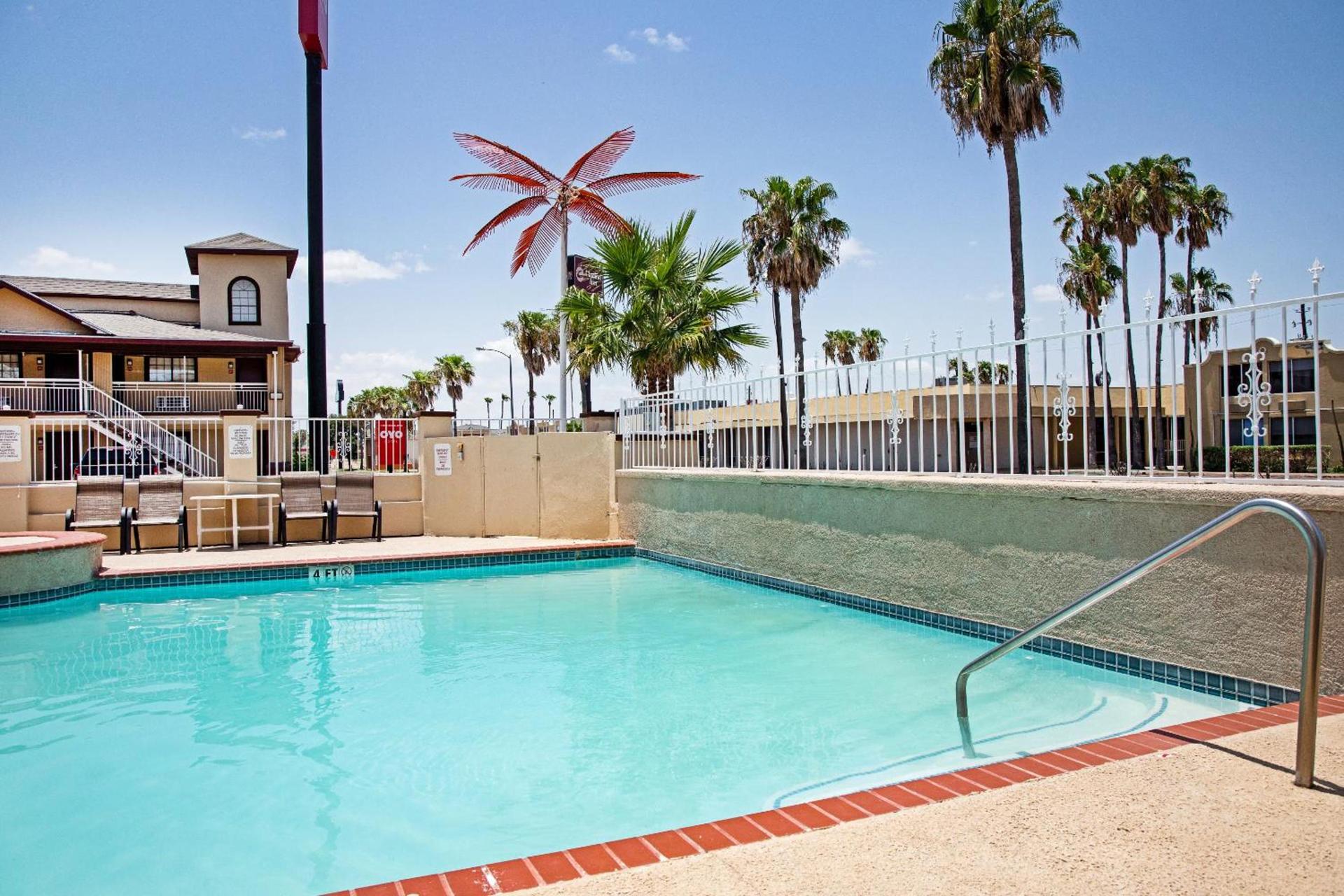 OYO Hotel McAllen Airport South photo 18