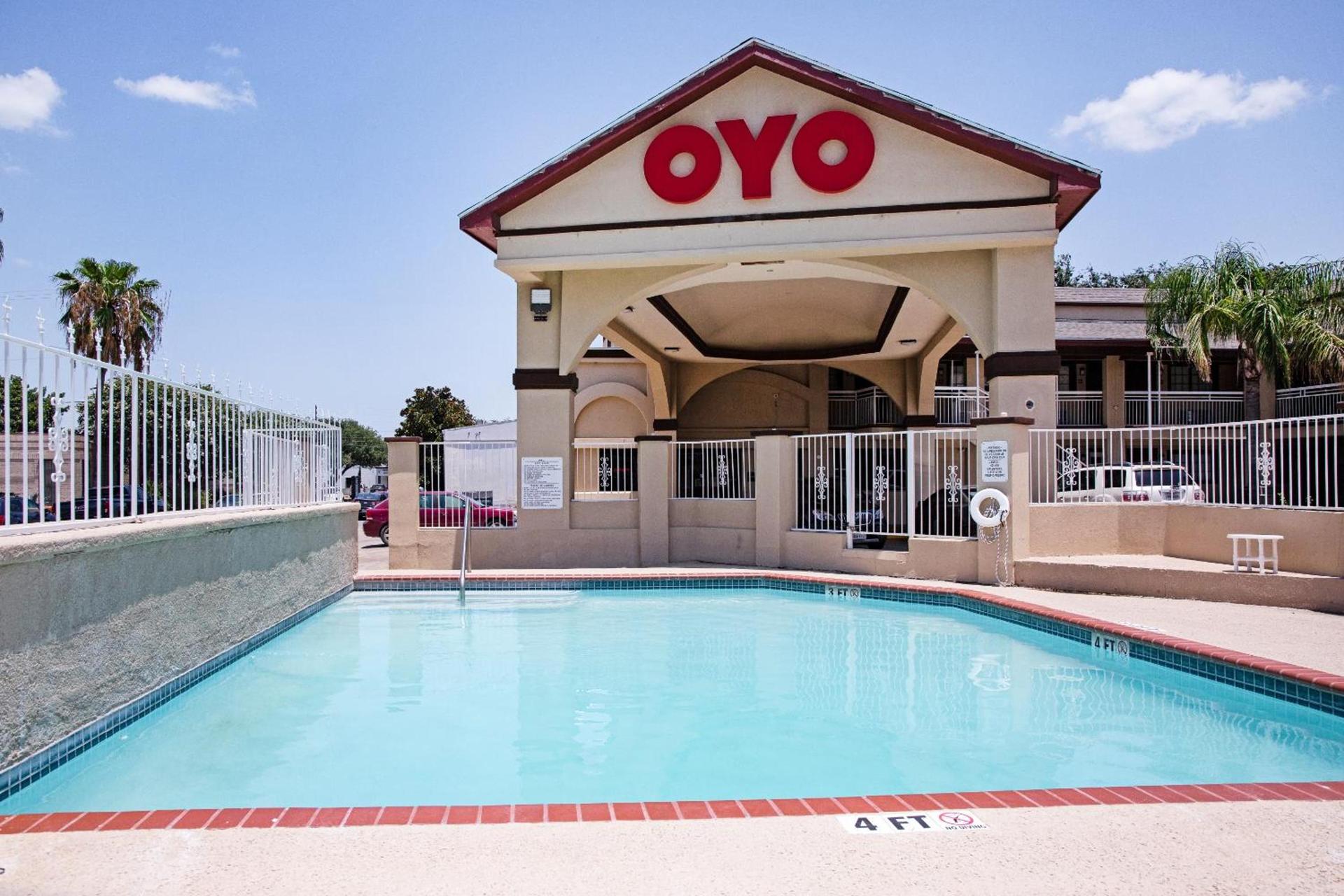 OYO Hotel McAllen Airport South photo 3