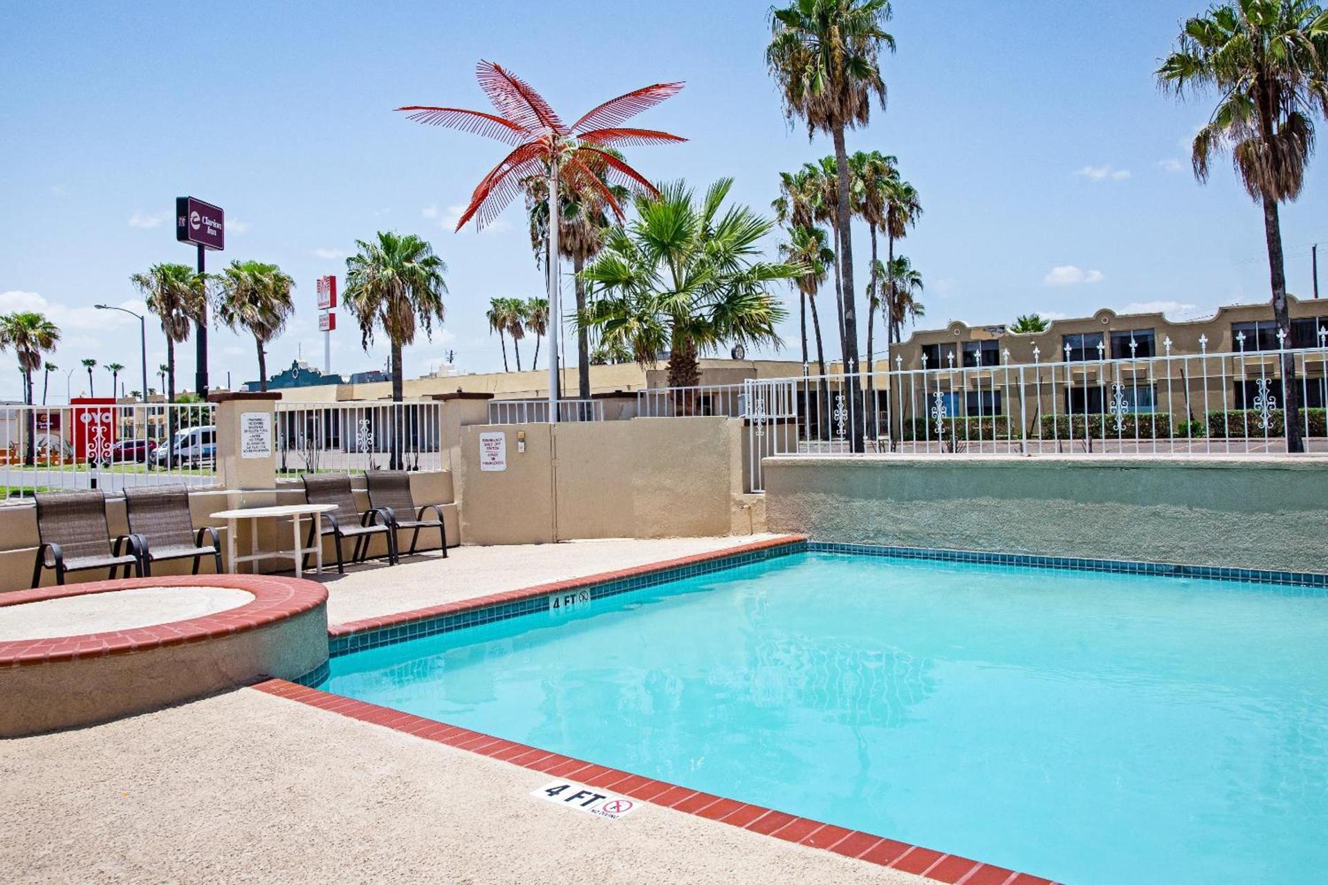 OYO Hotel McAllen Airport South photo 17