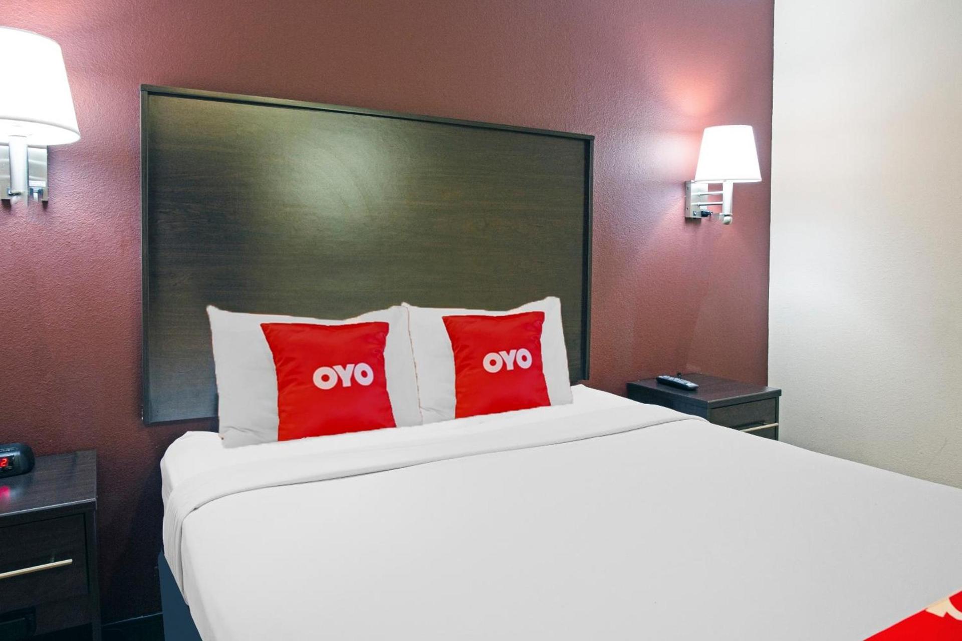 OYO Hotel McAllen Airport South photo 31