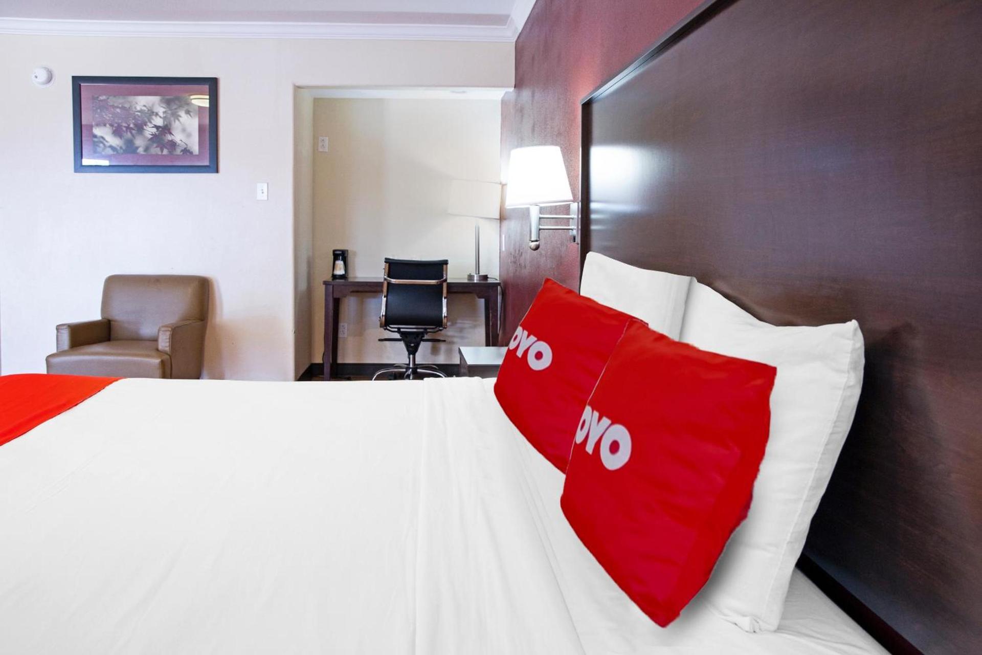 OYO Hotel McAllen Airport South photo 29