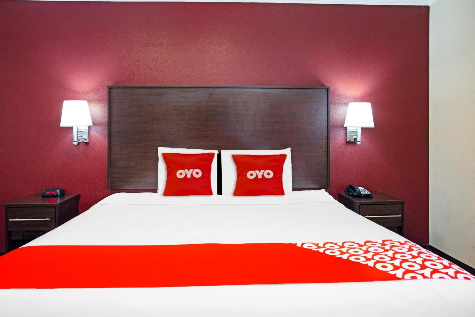 OYO Hotel McAllen Airport South photo 30