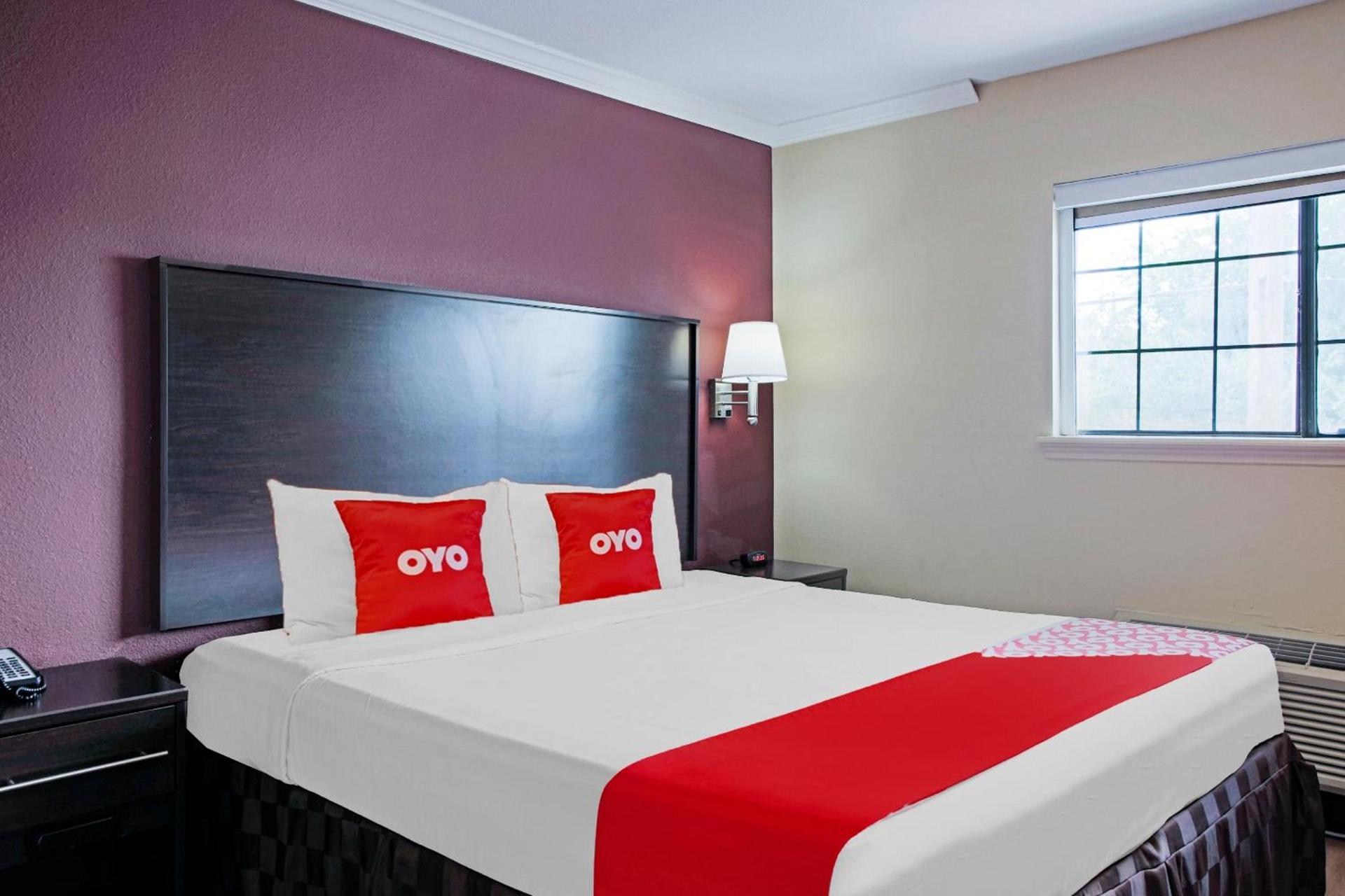 OYO Hotel McAllen Airport South photo 34