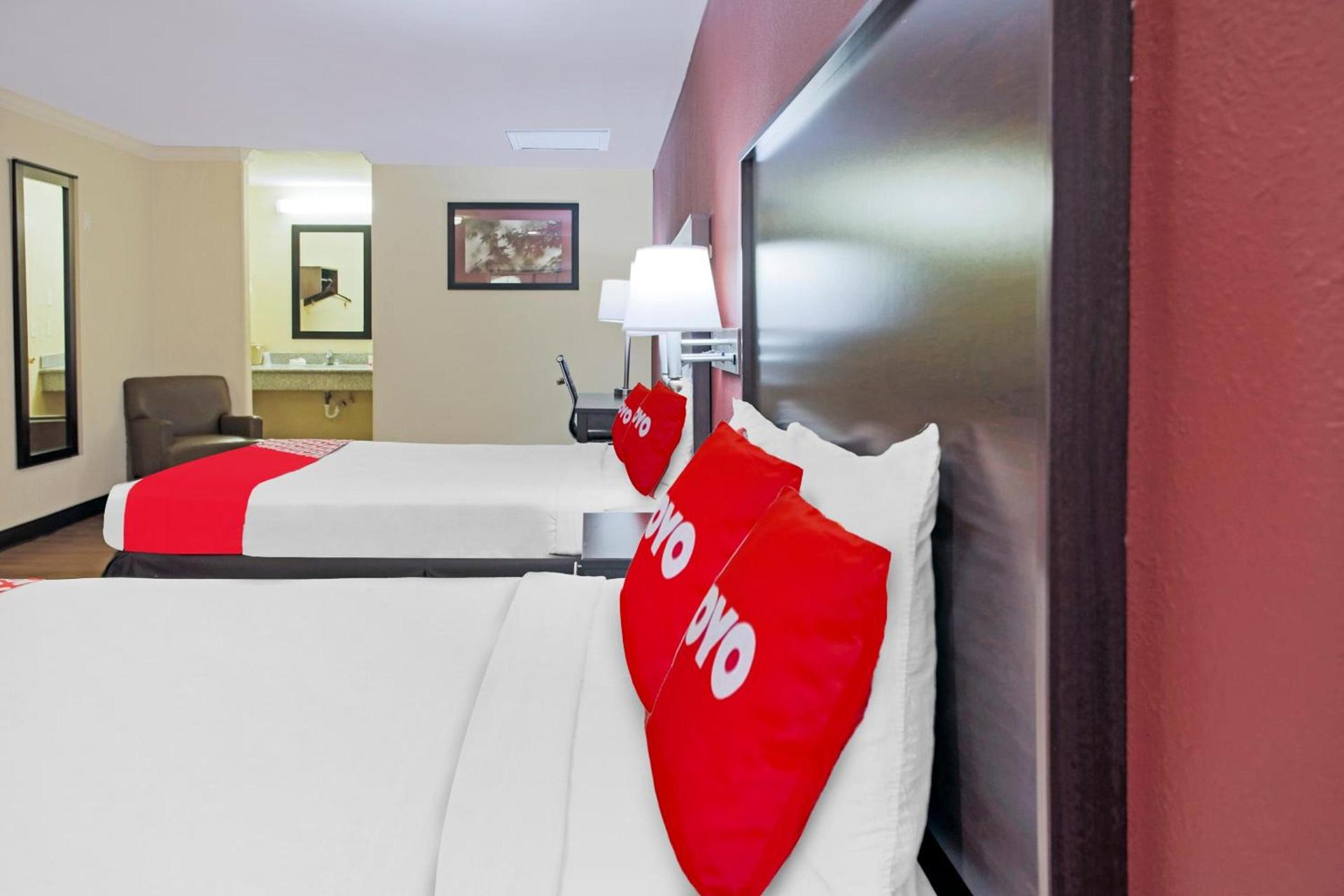 OYO Hotel McAllen Airport South photo 42