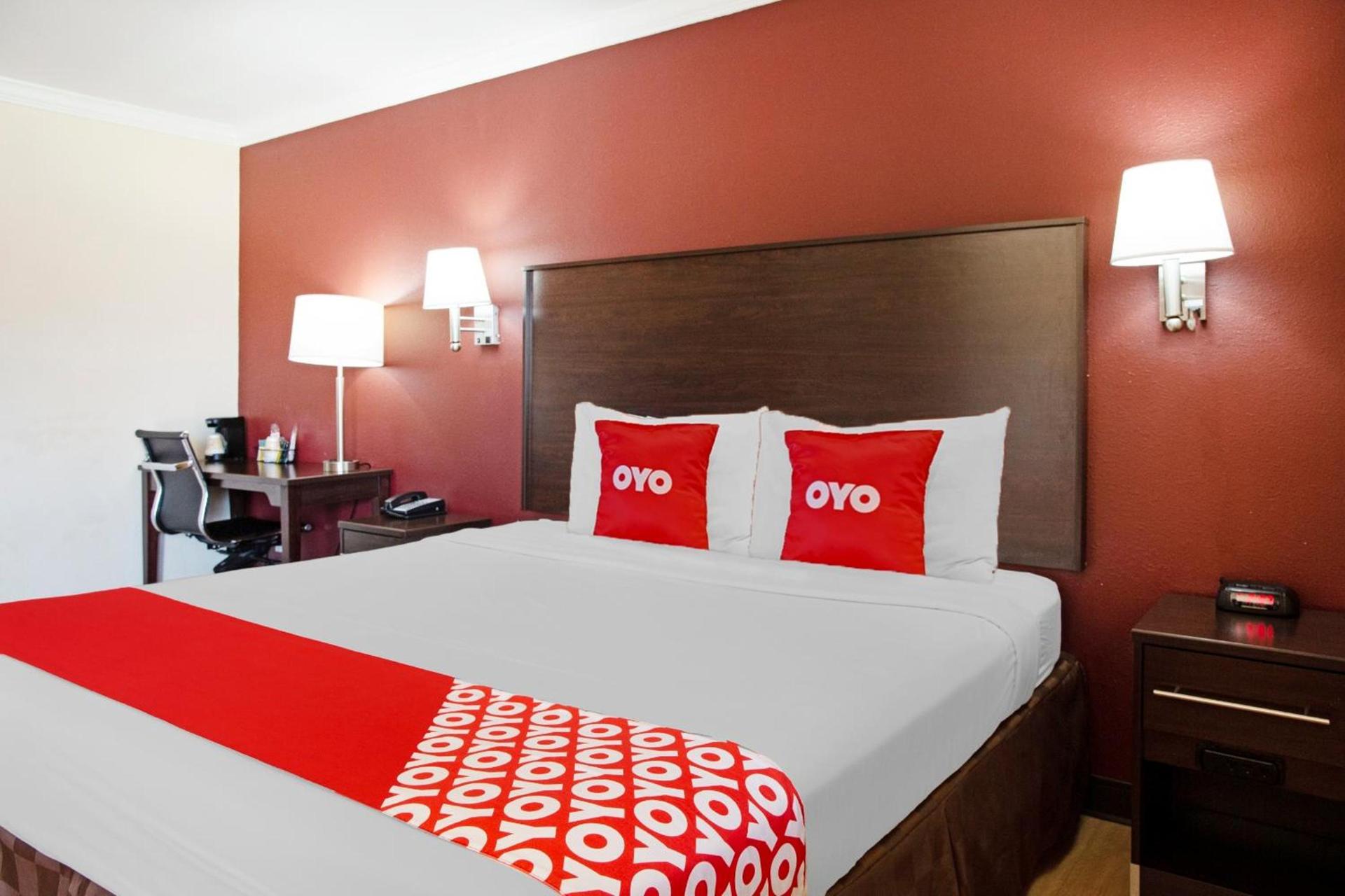 OYO Hotel McAllen Airport South photo 41