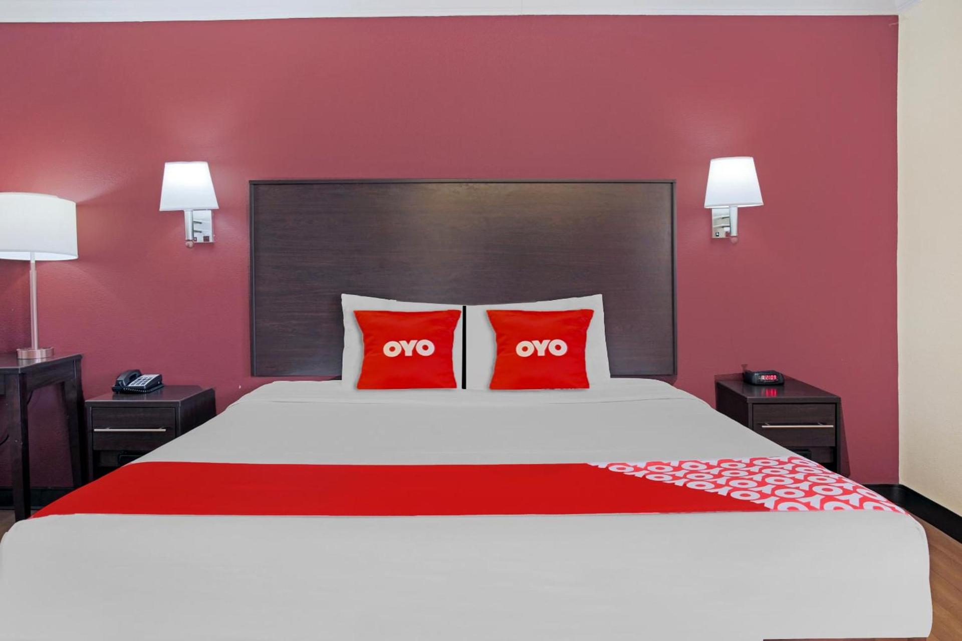 OYO Hotel McAllen Airport South photo 49