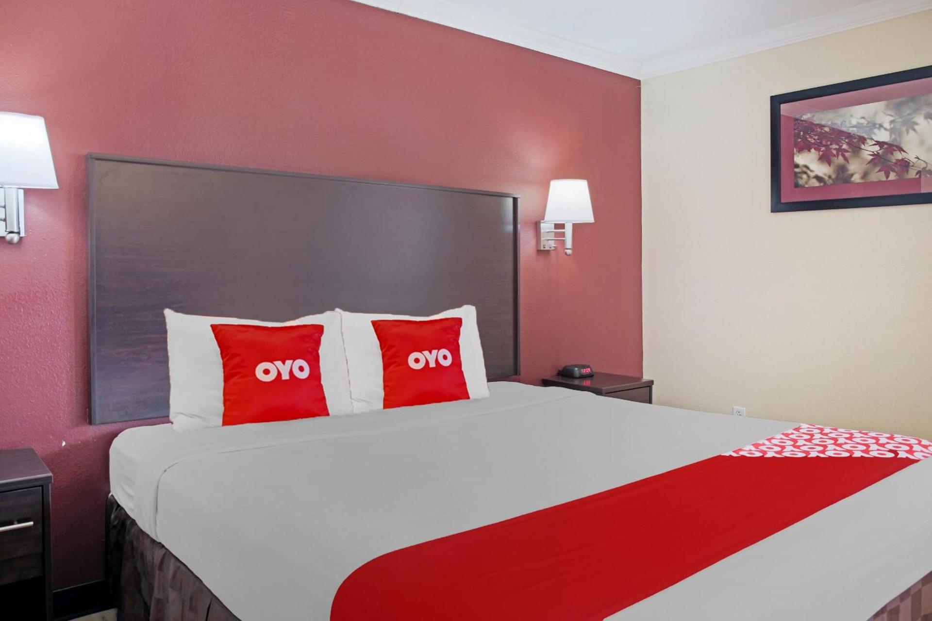 OYO Hotel McAllen Airport South photo 47