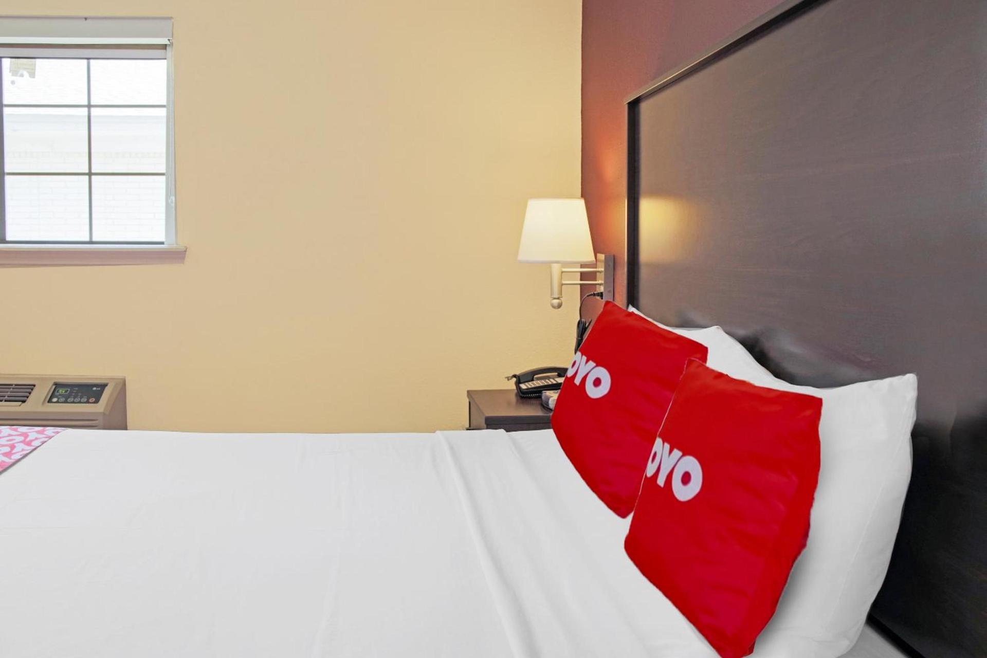 OYO Hotel McAllen Airport South photo 55