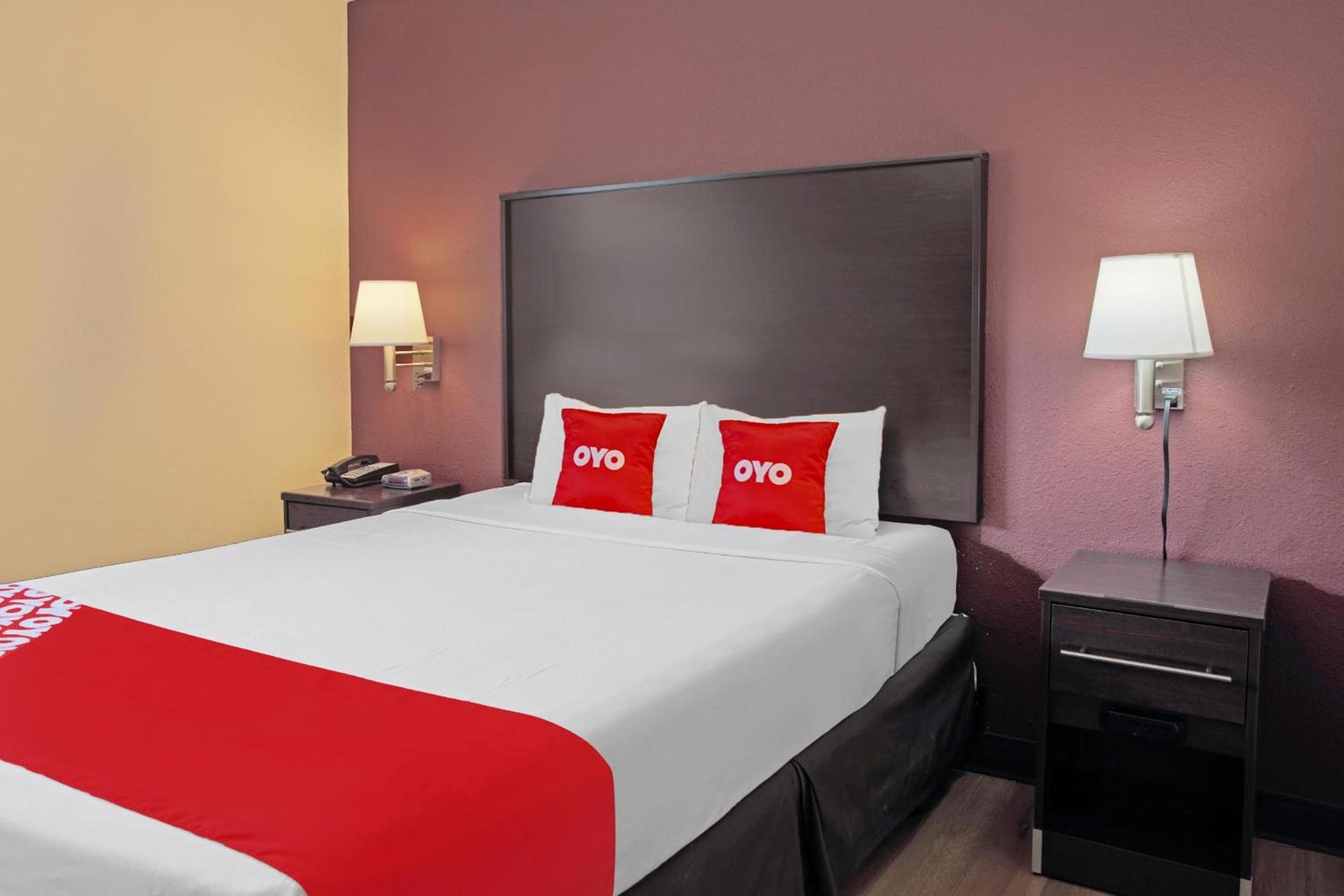 OYO Hotel McAllen Airport South photo 54