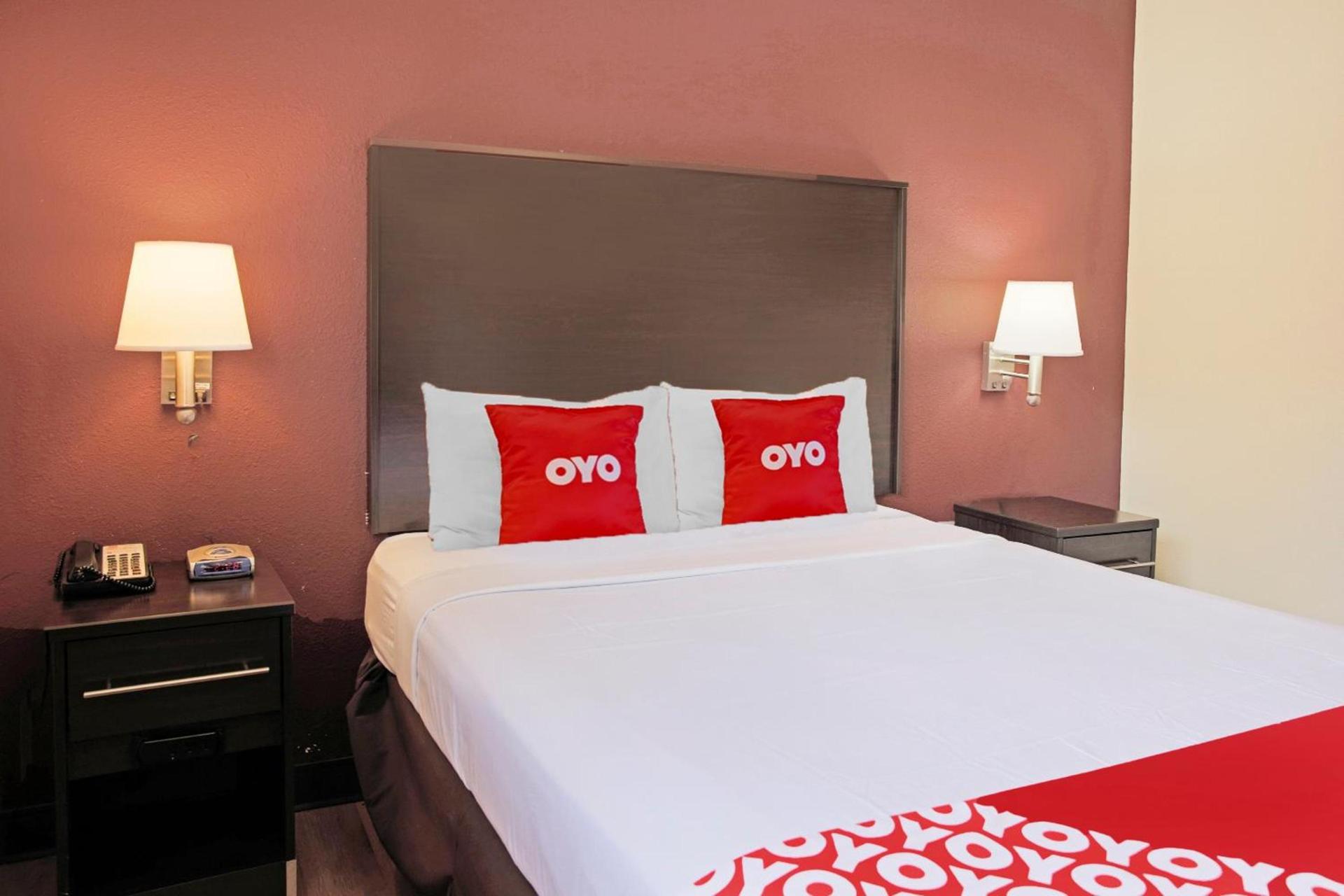 OYO Hotel McAllen Airport South photo 50