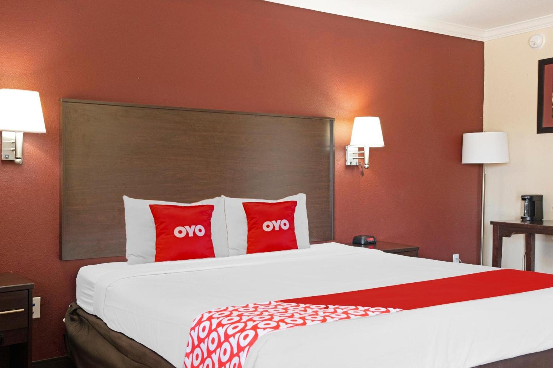 OYO Hotel McAllen Airport South photo 56