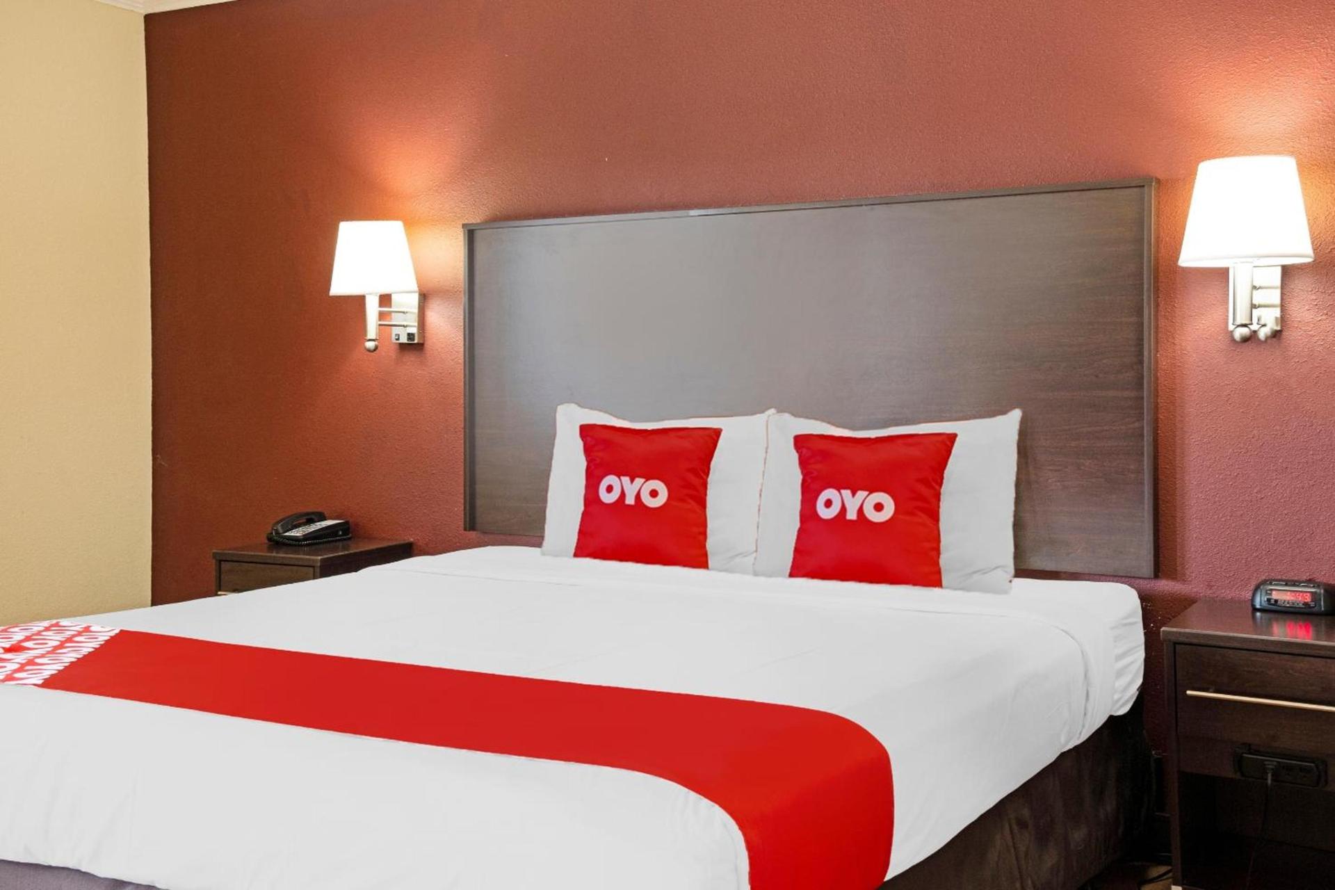 OYO Hotel McAllen Airport South photo 57