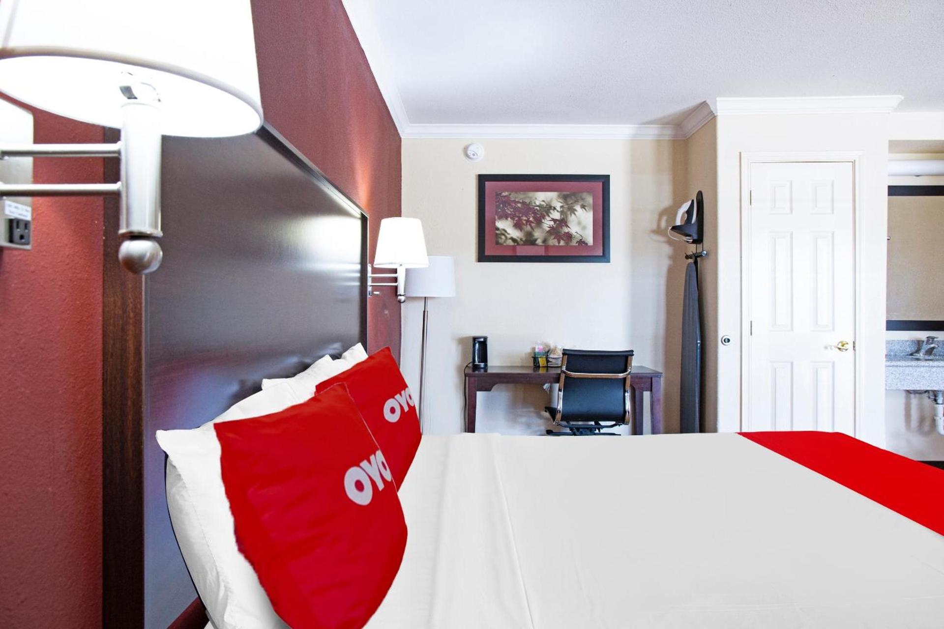 OYO Hotel McAllen Airport South photo 60