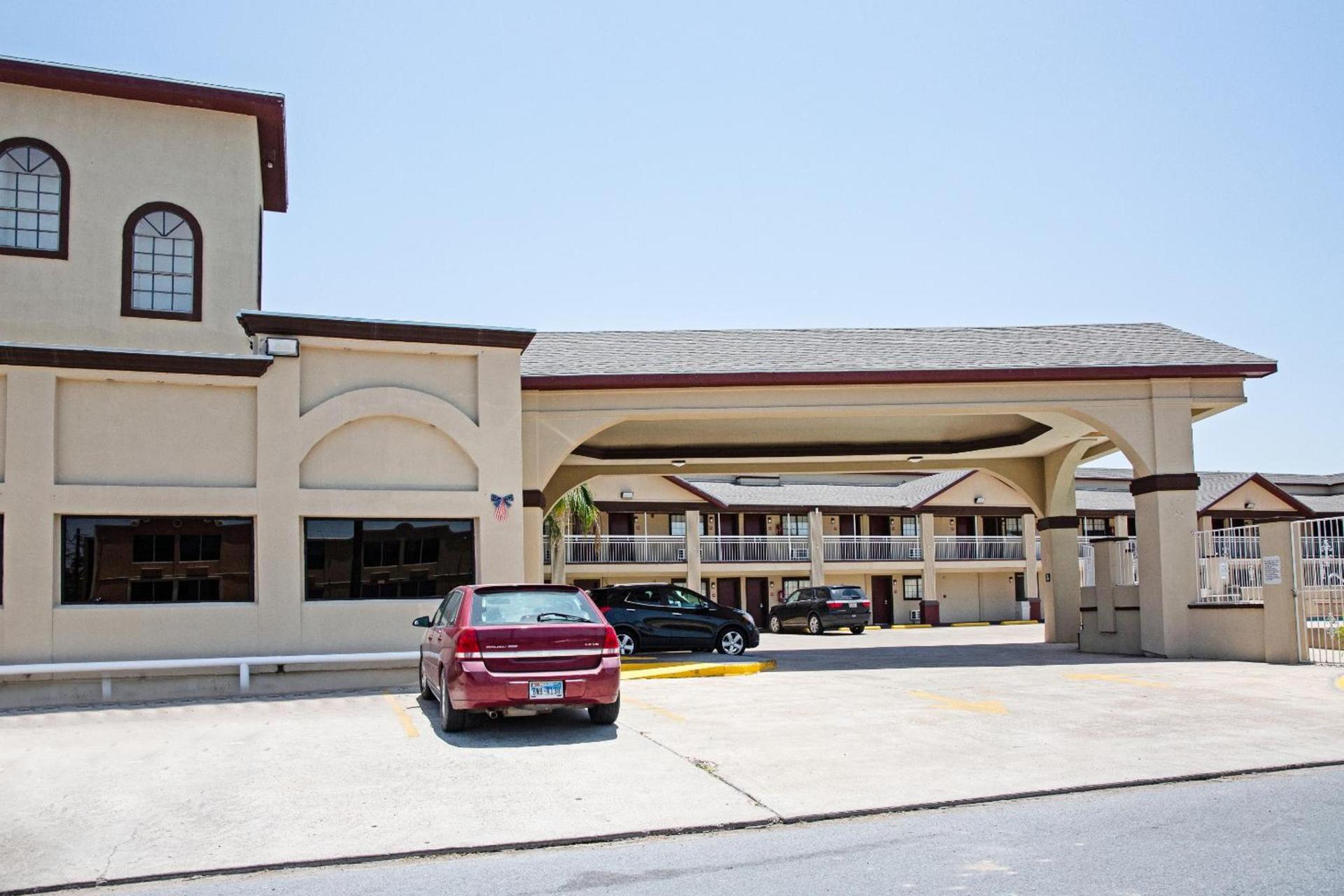 OYO Hotel McAllen Airport South photo 67