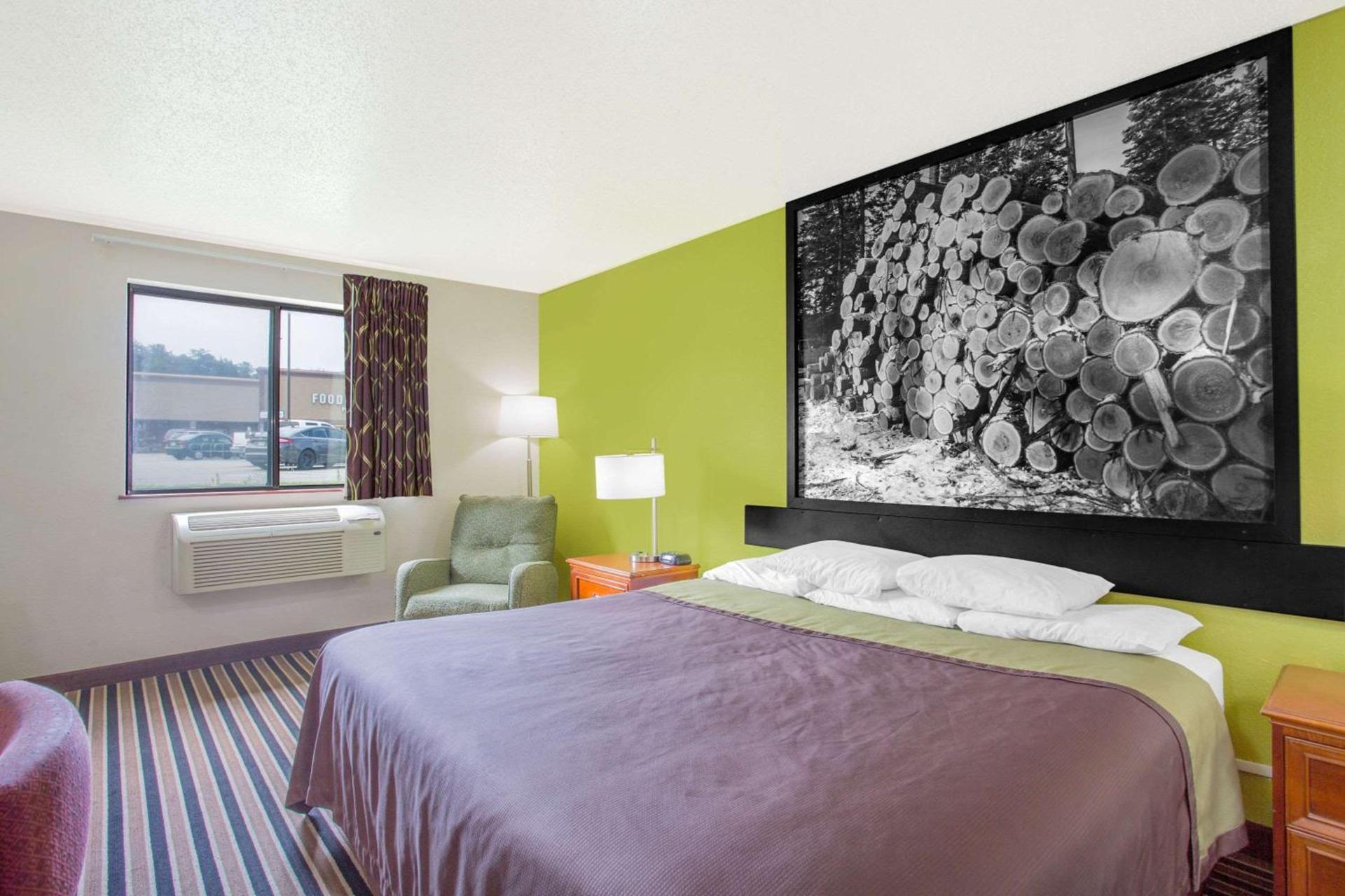 Super 8 by Wyndham South Boston VA photo 8
