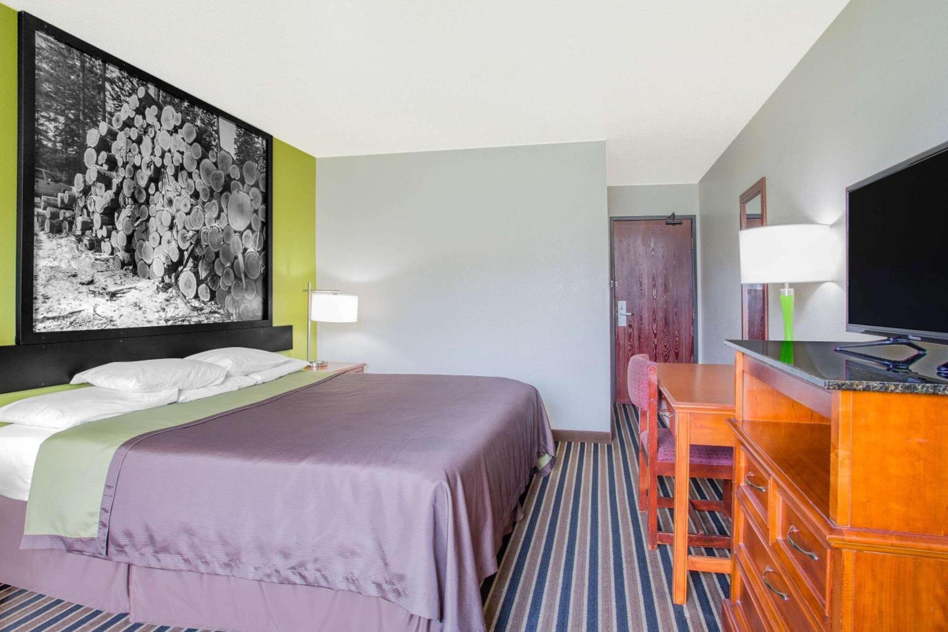 Super 8 by Wyndham South Boston VA photo 9