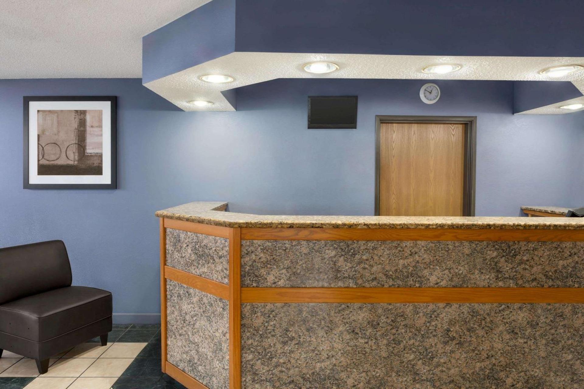 Microtel Inn & Suites Lincoln photo 5