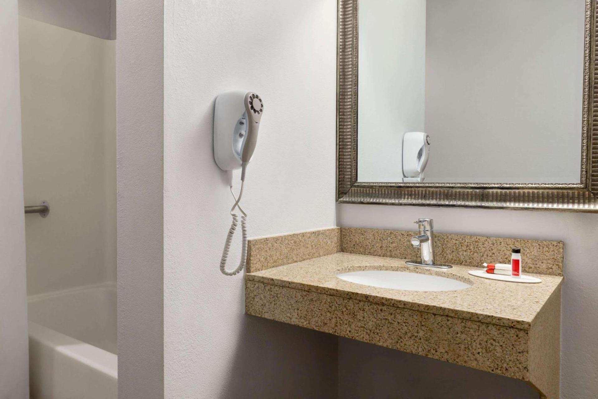 Microtel Inn & Suites Lincoln photo 22