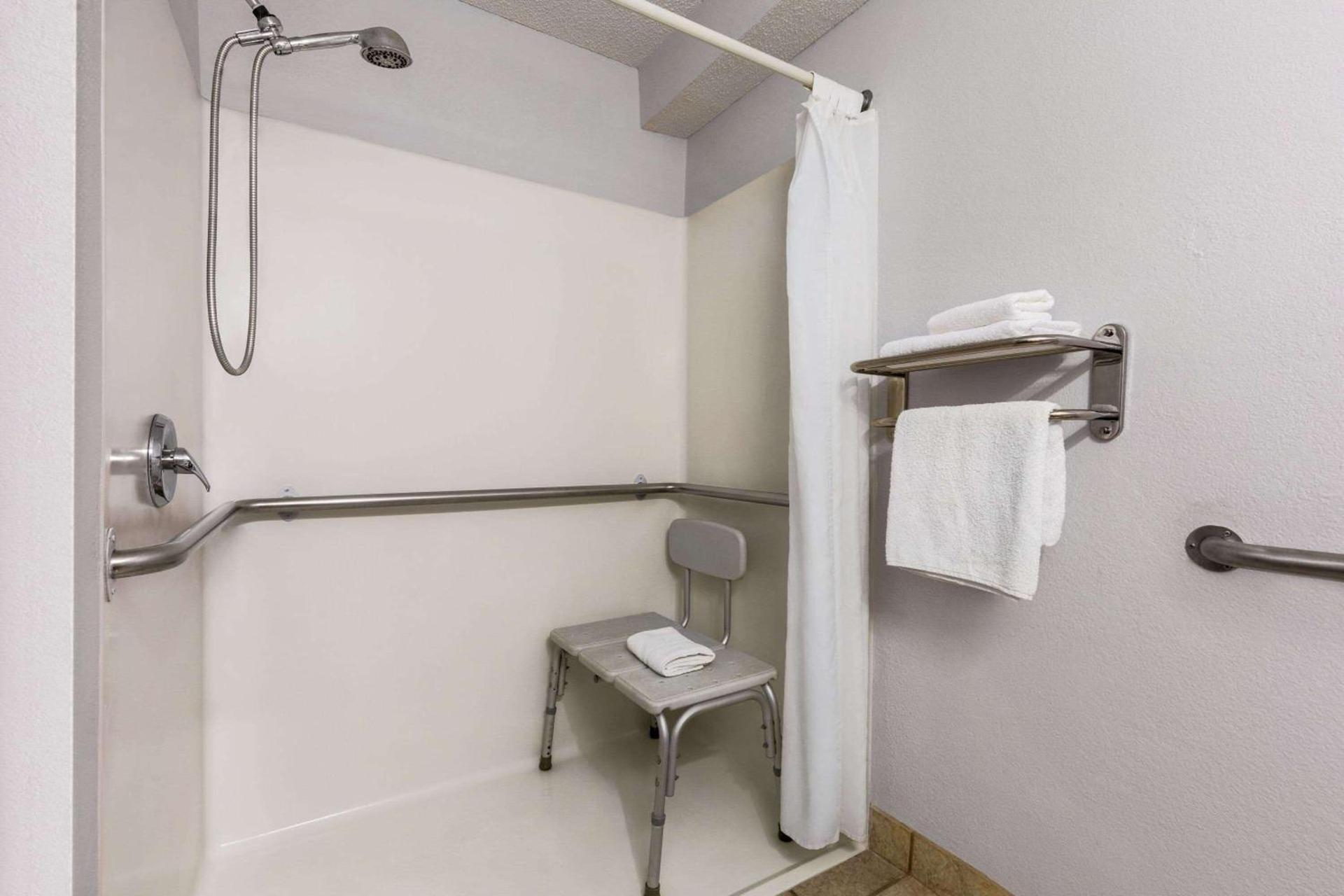 Microtel Inn & Suites Lincoln photo 23