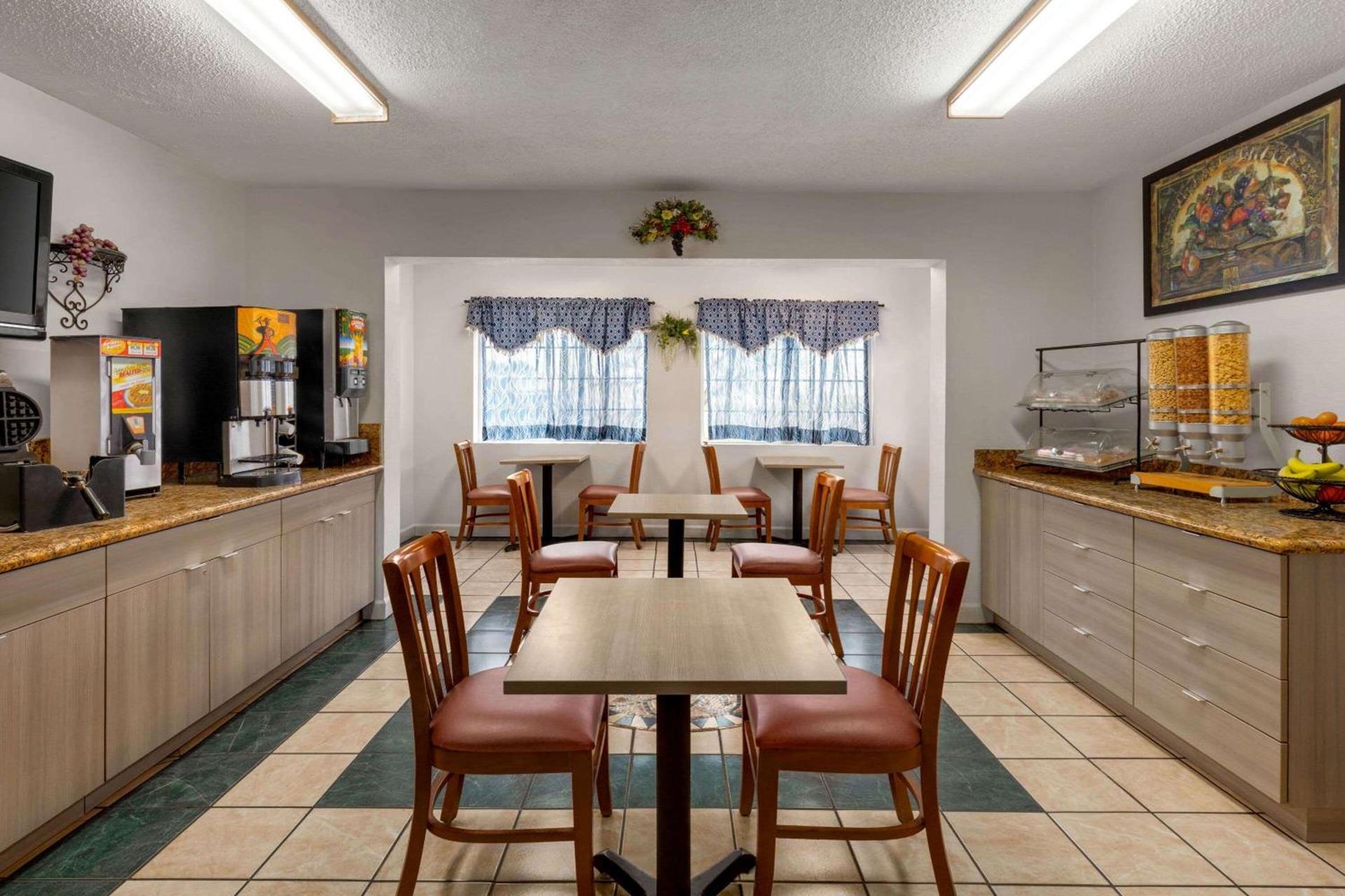 Microtel Inn & Suites Lincoln photo 28