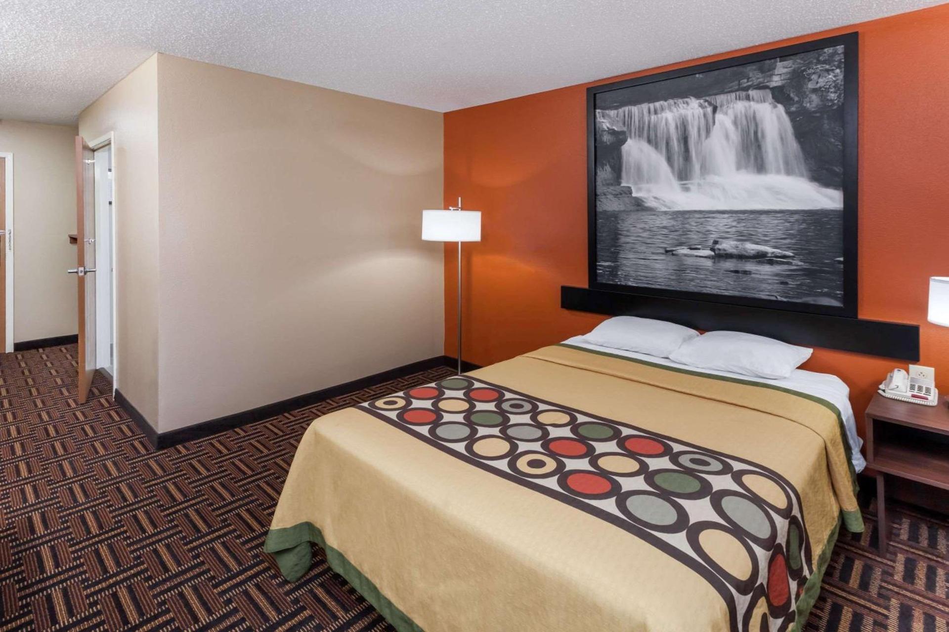 Super 8 by Wyndham Rochester photo 10