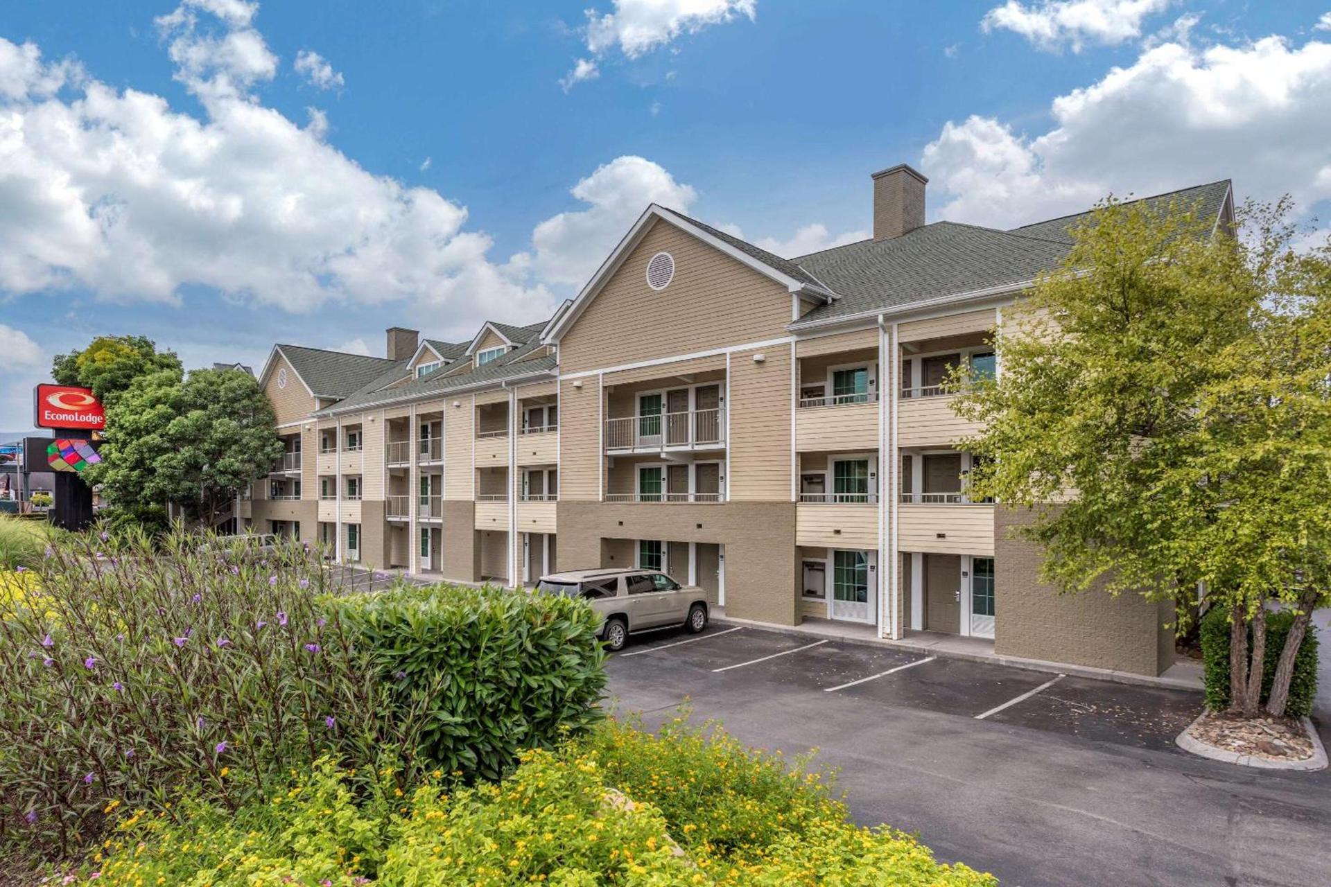 Econo Lodge Pigeon Forge Riverside photo 3