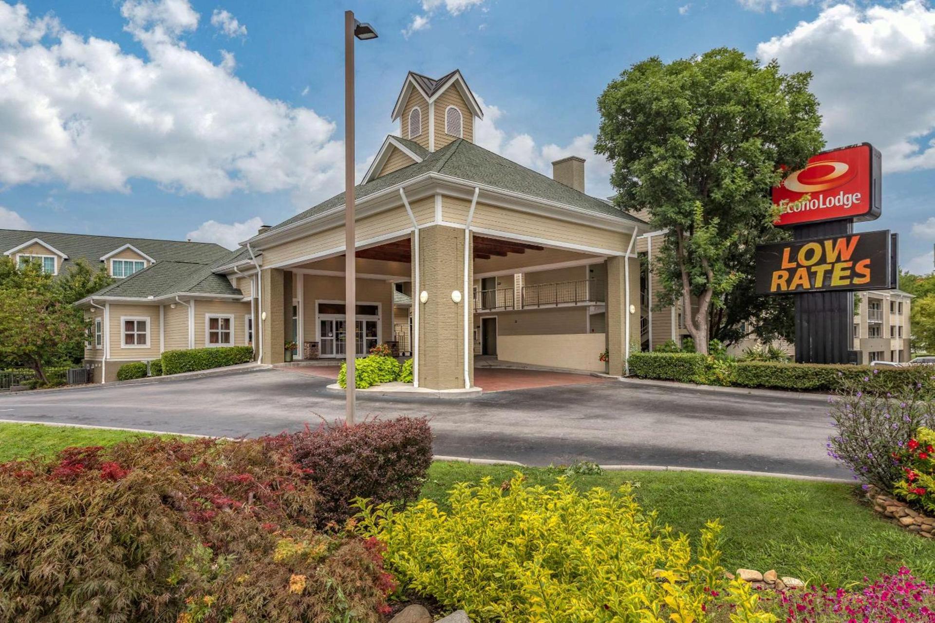 Econo Lodge Pigeon Forge Riverside photo 4