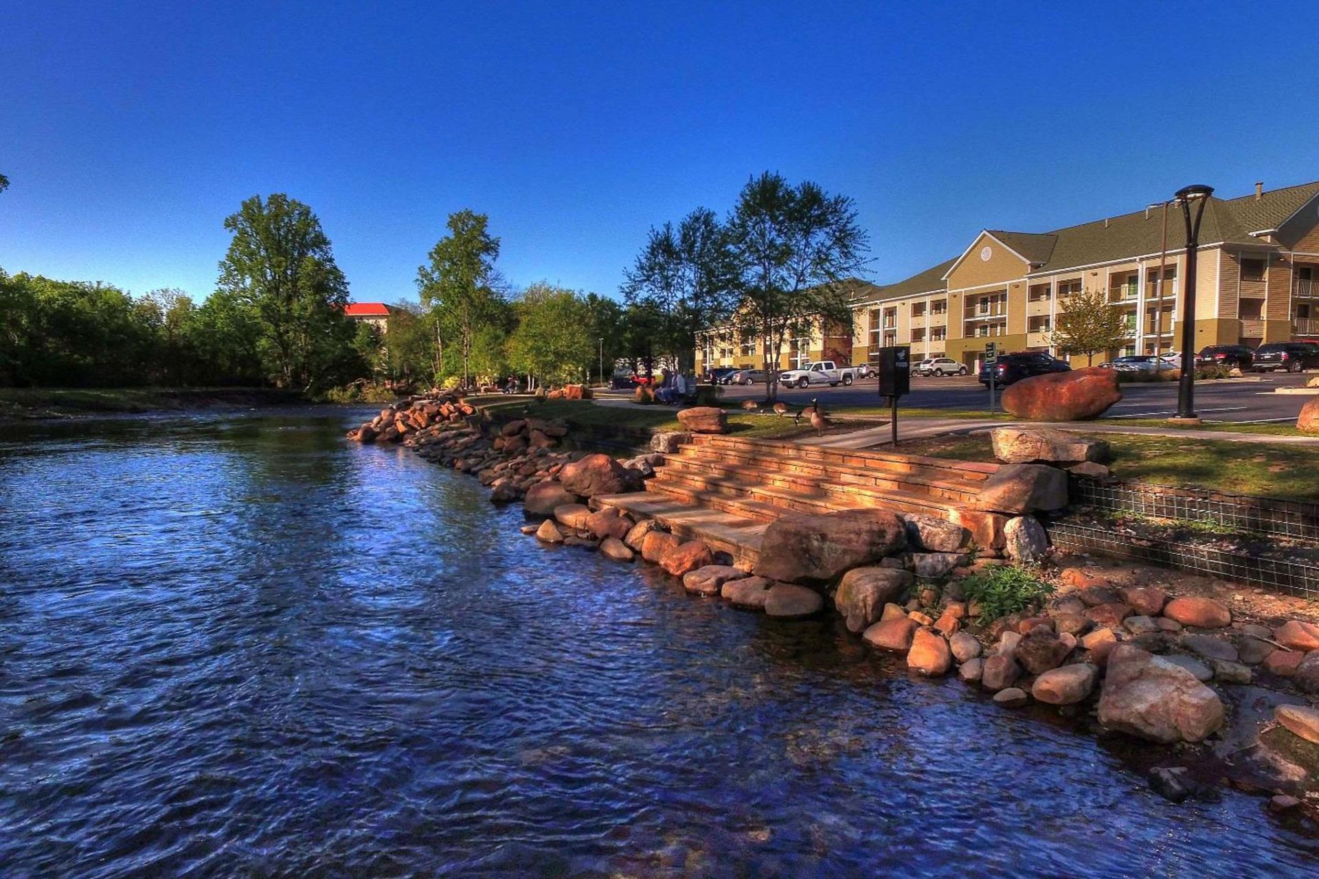 Econo Lodge Pigeon Forge Riverside photo 1