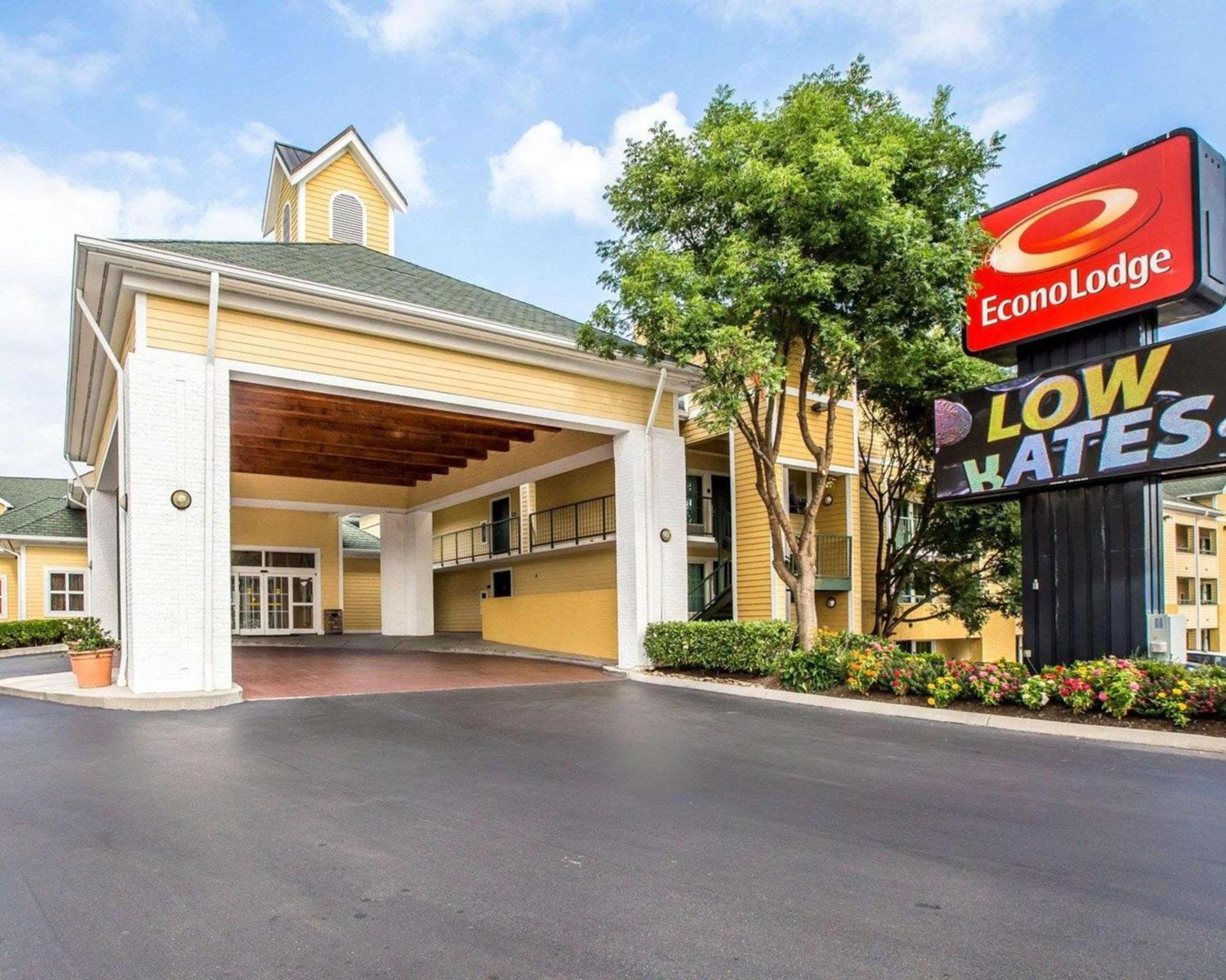 Econo Lodge Pigeon Forge Riverside photo 6