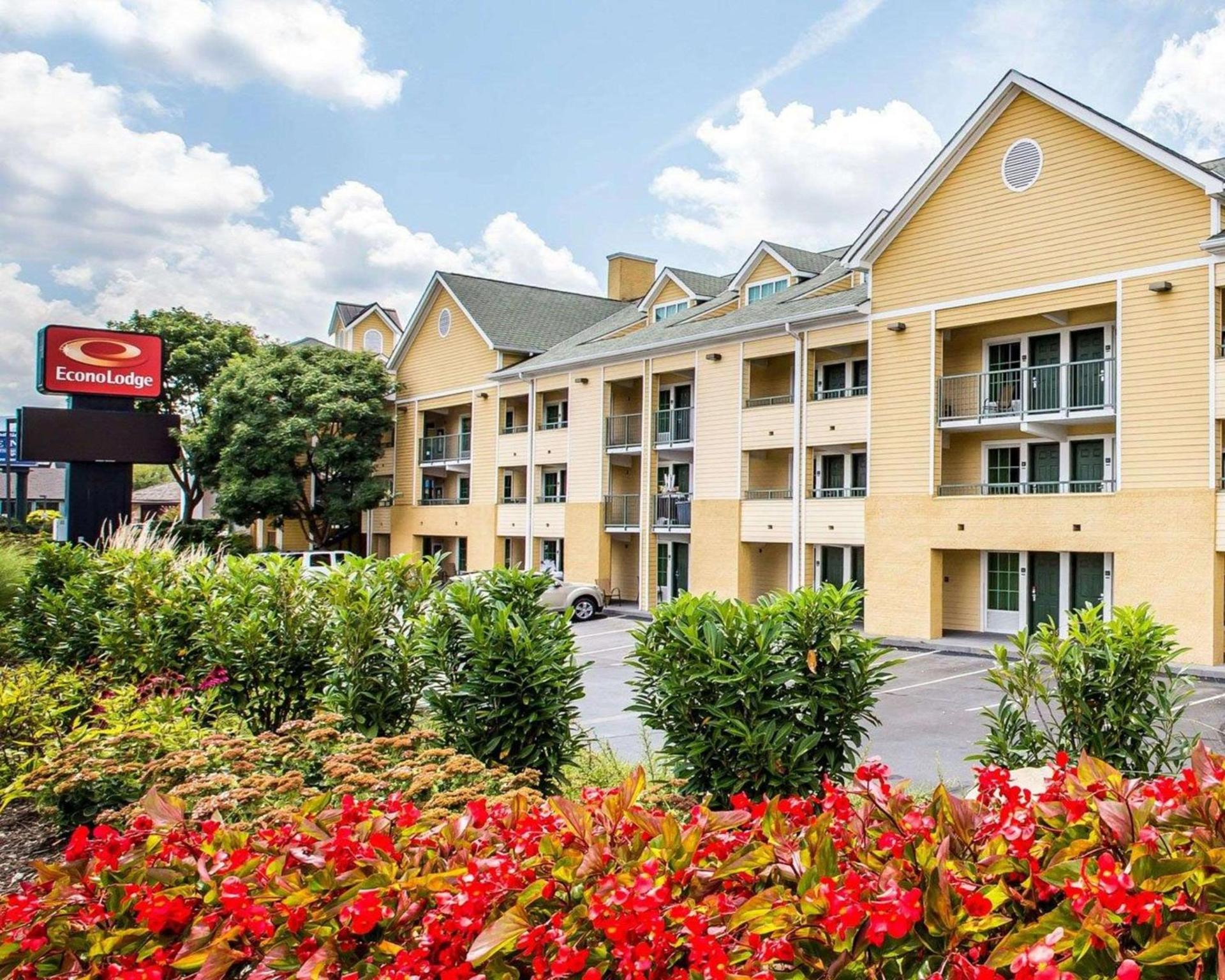 Econo Lodge Pigeon Forge Riverside photo 5