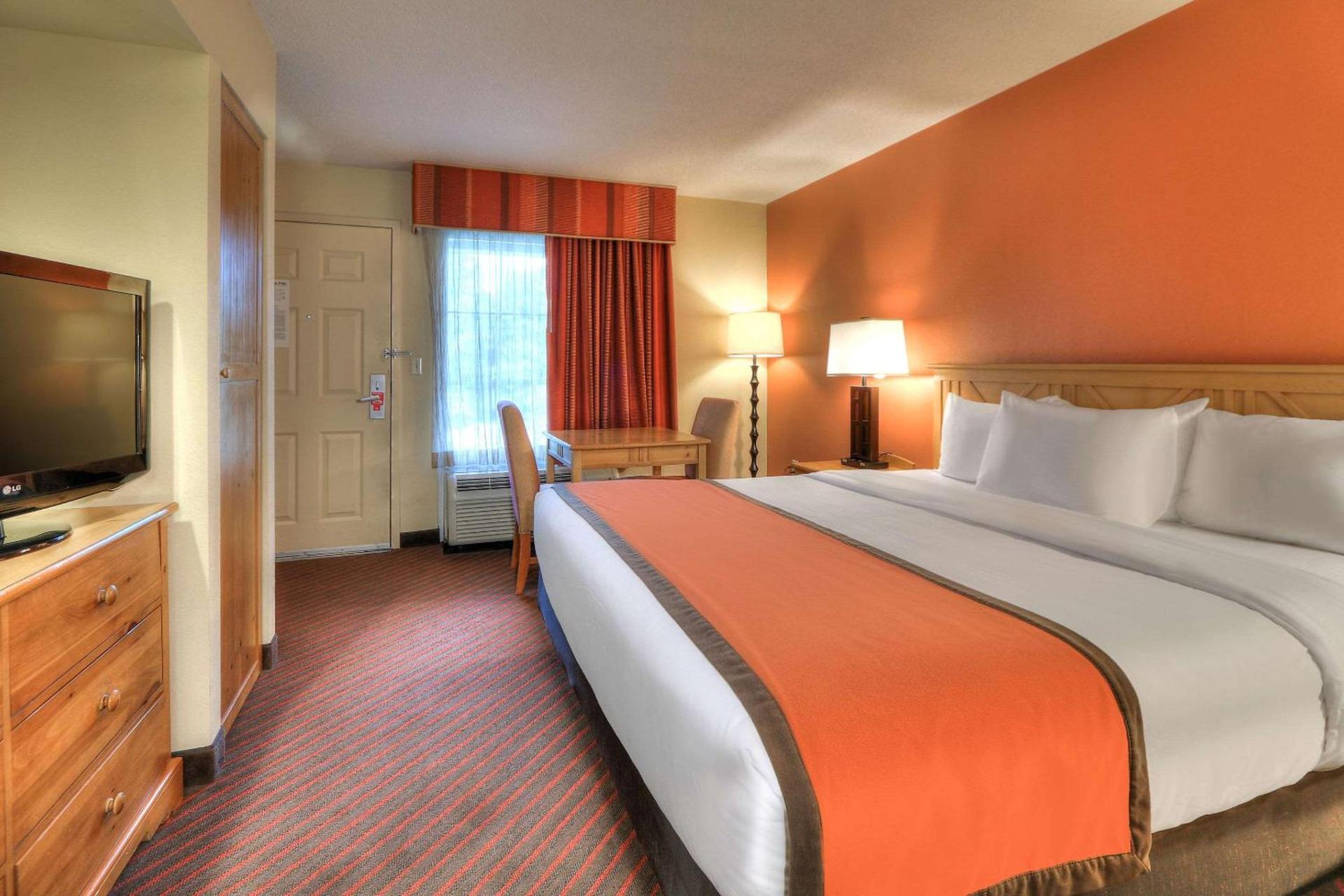 Econo Lodge Pigeon Forge Riverside photo 29