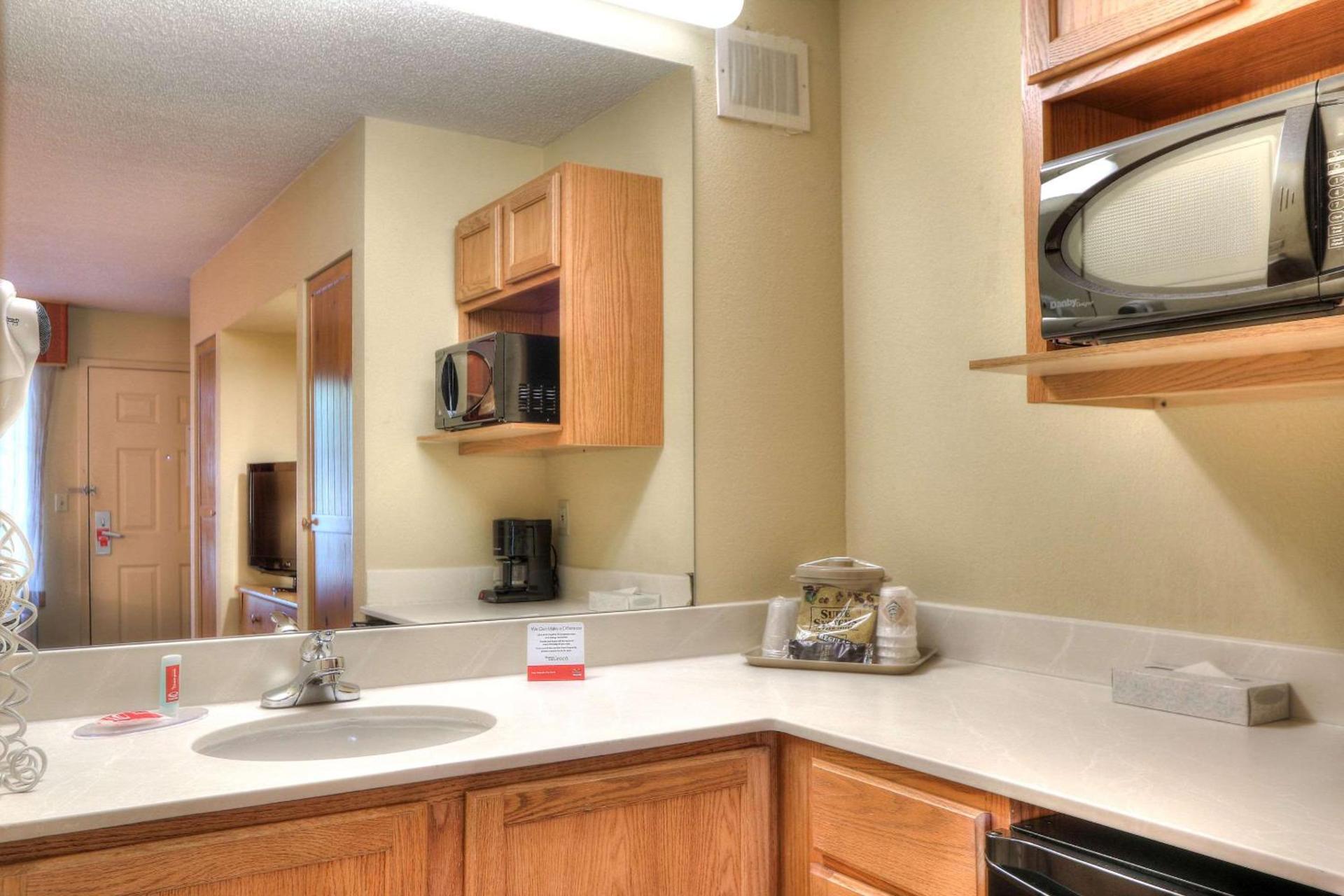 Econo Lodge Pigeon Forge Riverside photo 34