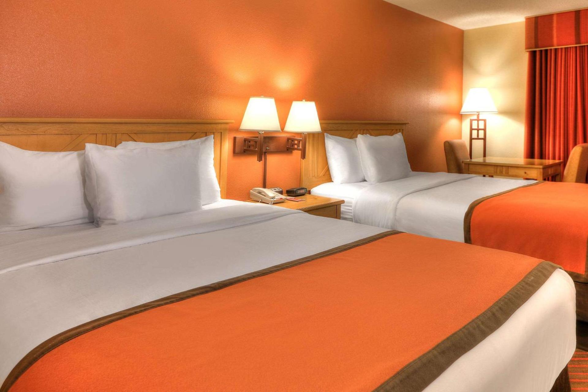 Econo Lodge Pigeon Forge Riverside photo 35